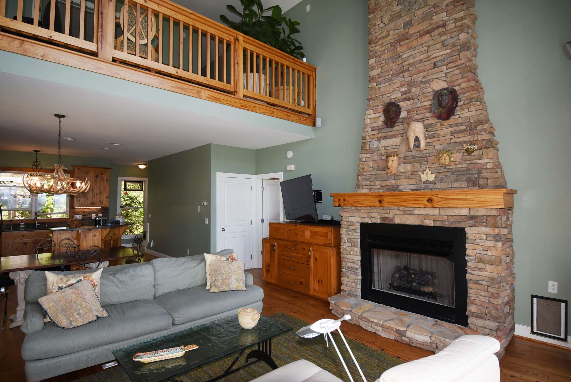 The living area features a floor to ceiling gas log fireplace, wood floor and lots of windows to savor the mountain scenery while relaxing in front of the fireplace.