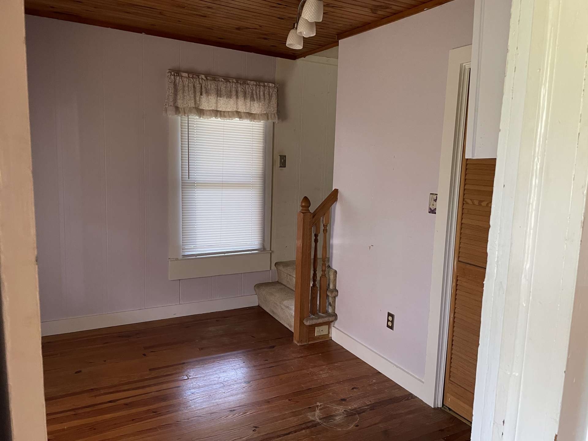 Large Entry/Mud Room.