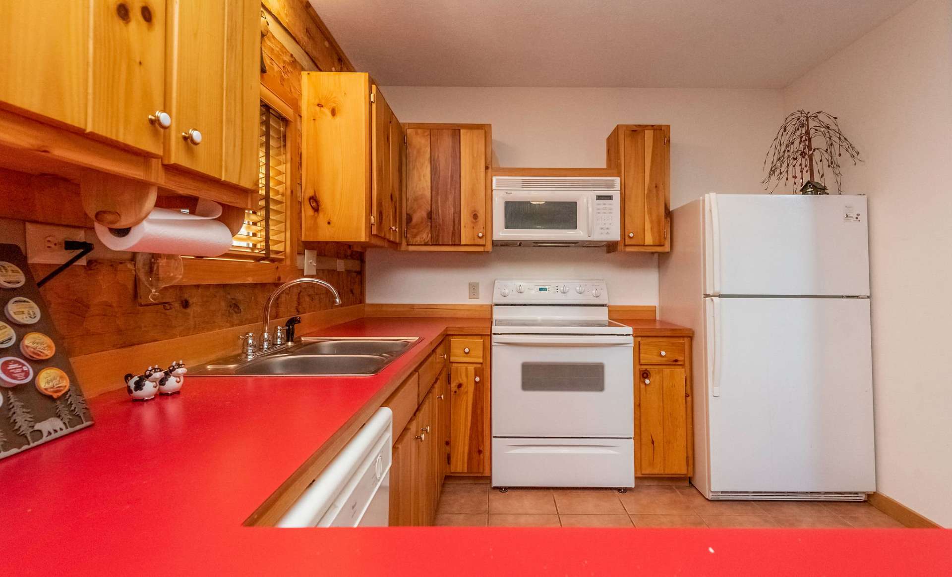 Guests can serve themselves from the kitchen counter and turn around to sit at the dining table. This kitchen and dinning room are meant for entertaining.