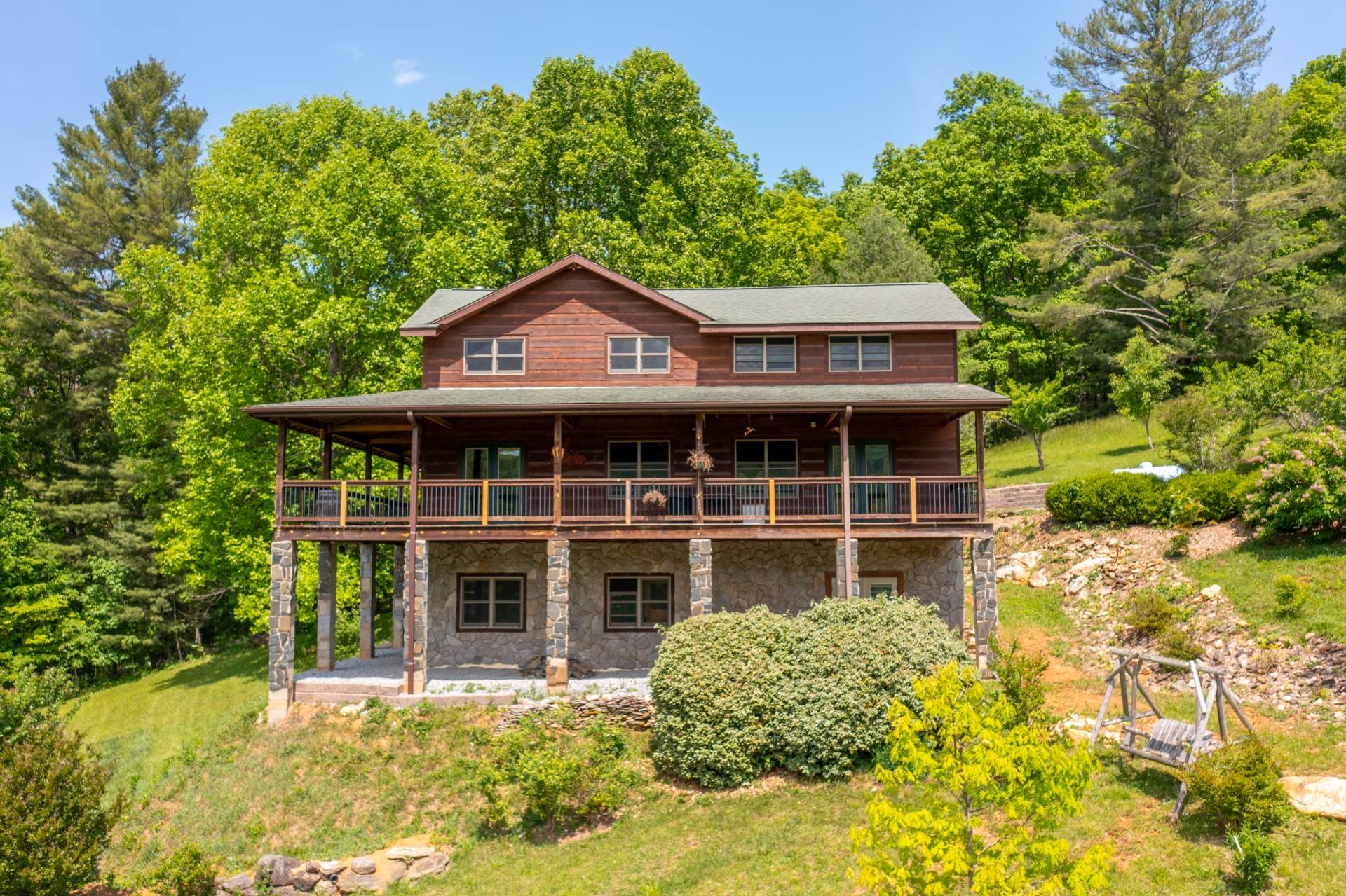 Enjoy the best of both worlds in this fabulous log cabin in Cooper Cove.