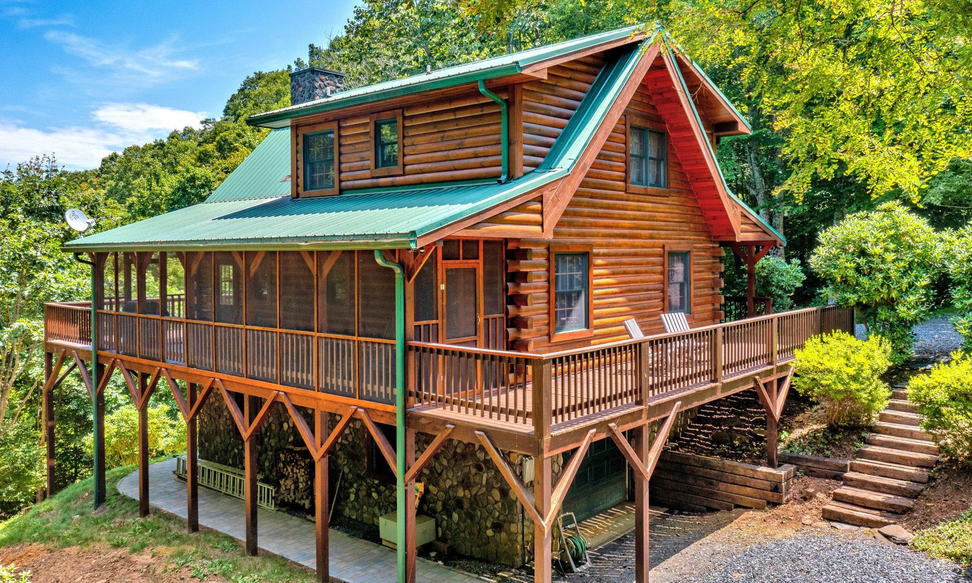 Experience the quiet tranquility of living in the mountains without sacrificing modern conveniences.