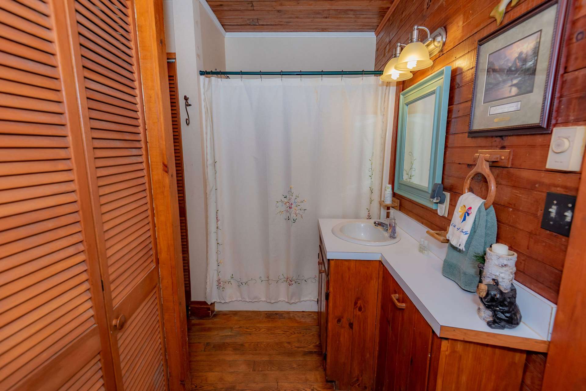 A laundry room and full bath complete the main level.