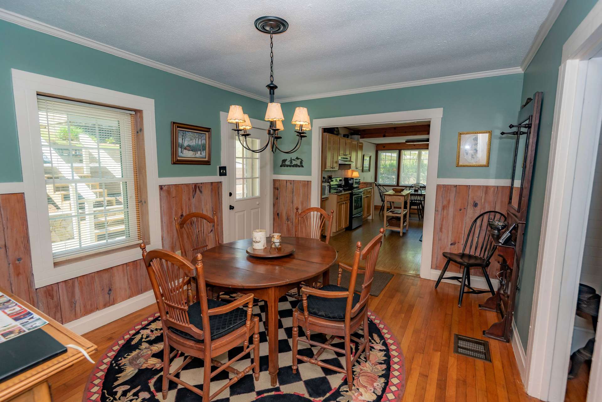 There is a formal dining room for entertaining dinner guests or a quiet candlelight dinner for two.