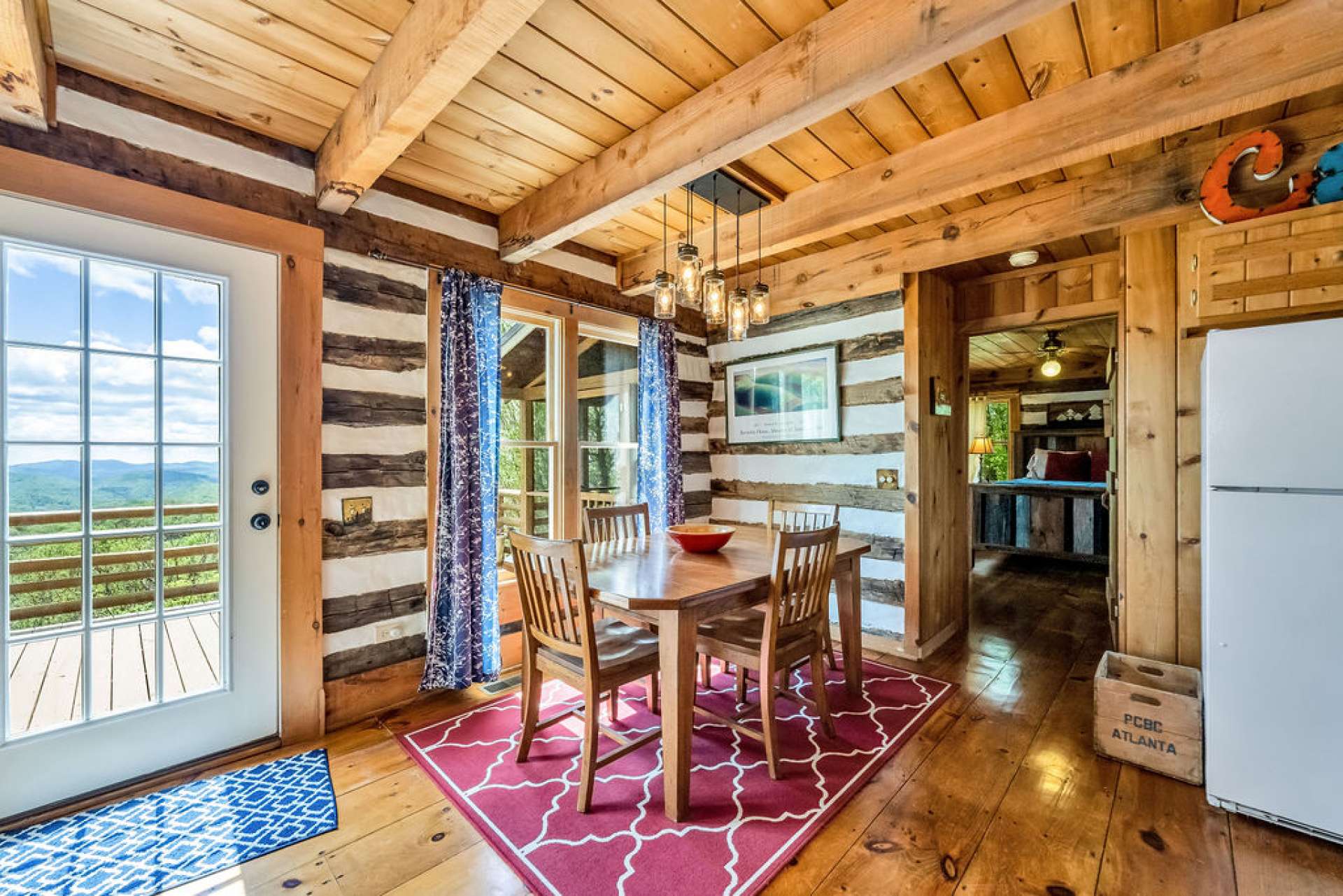 An unforgettable dining experience for all those who share meals in this dining room.