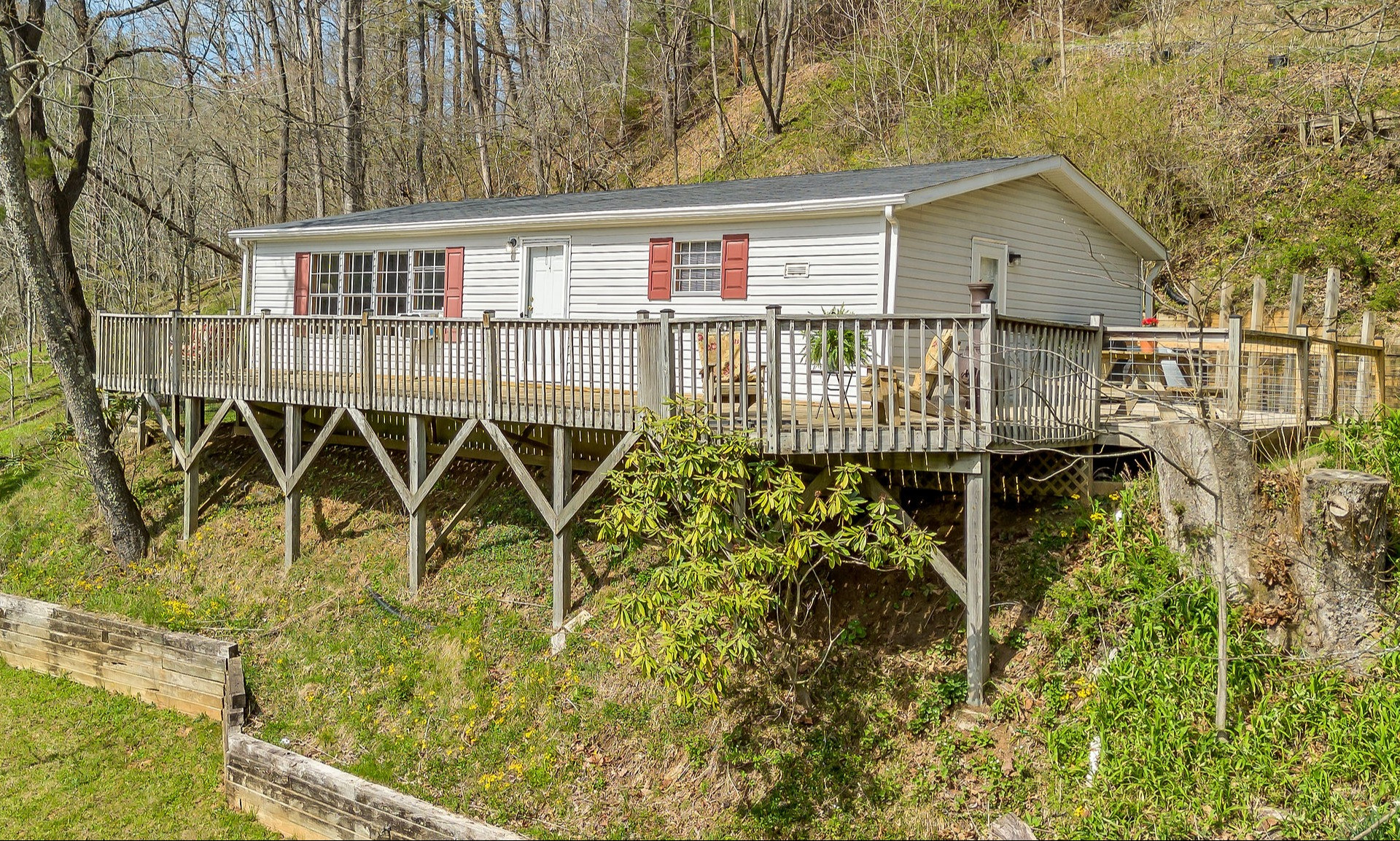 NC Mountain Riverfront Home Warrensville