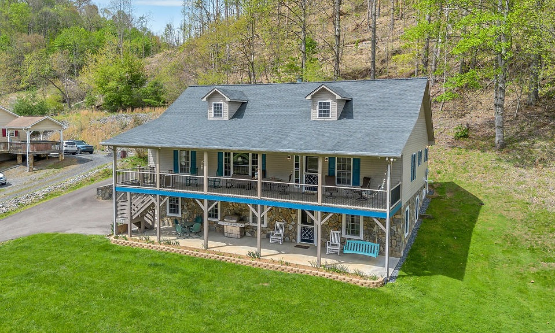 NC Mountain Riverfront Retreat