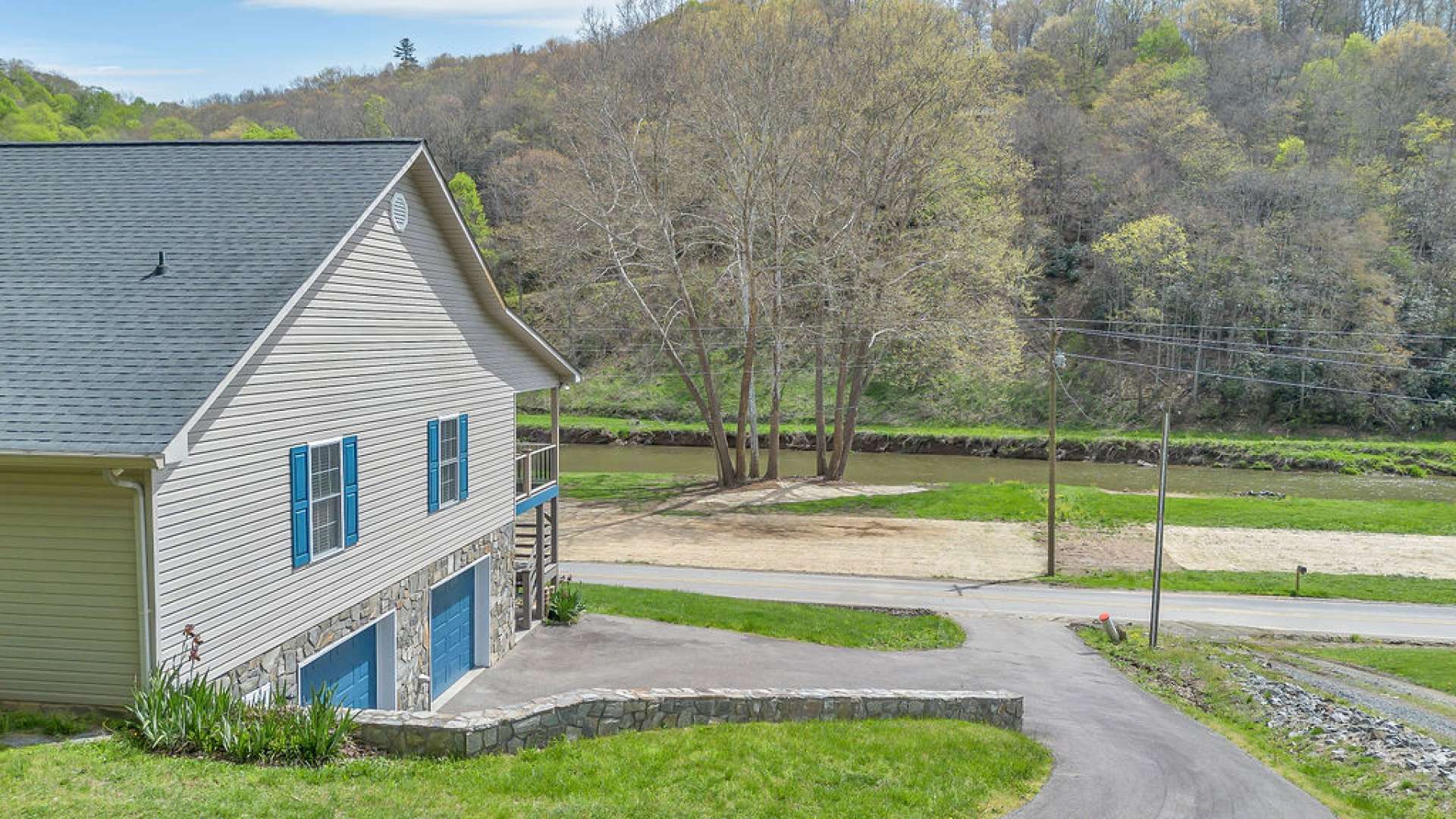 Whether you're spending weekends floating down the New River, hiking nearby mountain trails, or exploring the local shops and restaurants of vibrant mountain towns, this property is your gateway to the best of High Country living.