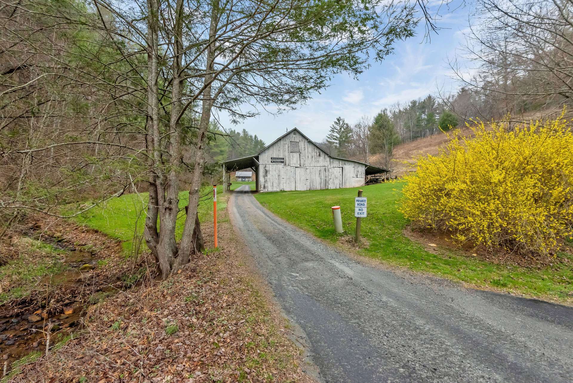 Barn Gate Farms entry