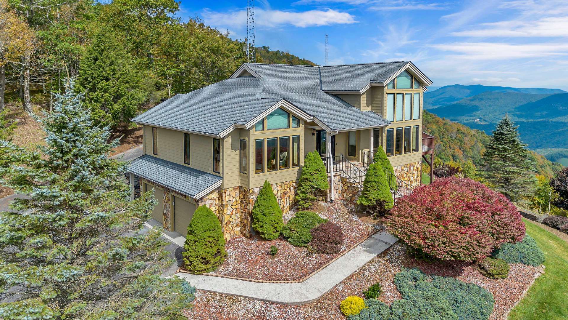 Modern Mountaintop Retreat