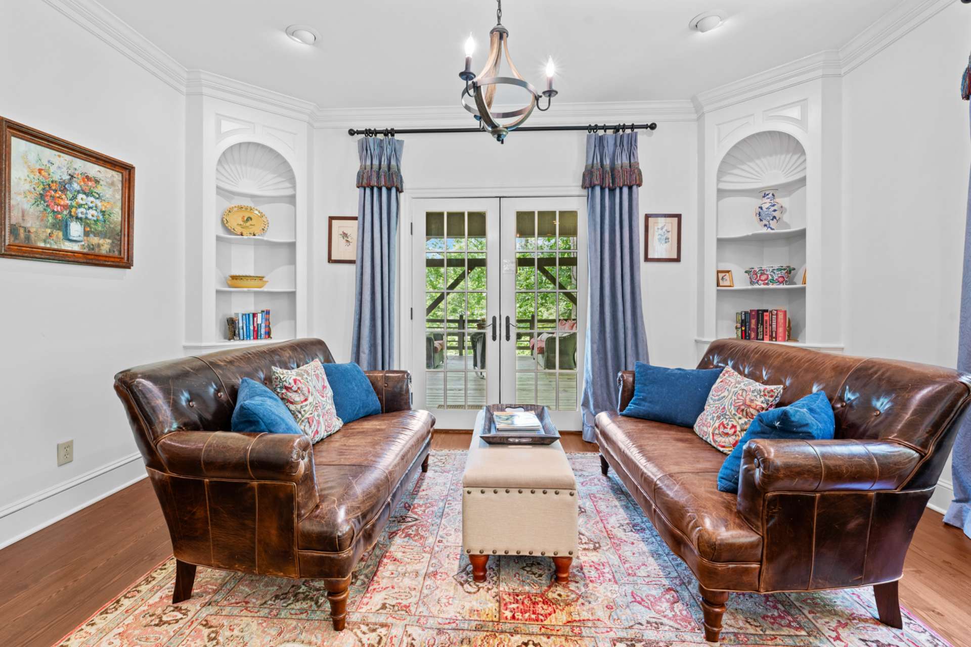 A gracious sitting area offers the perfect prelude to dinner, ideal for a quiet aperitif or conversation.