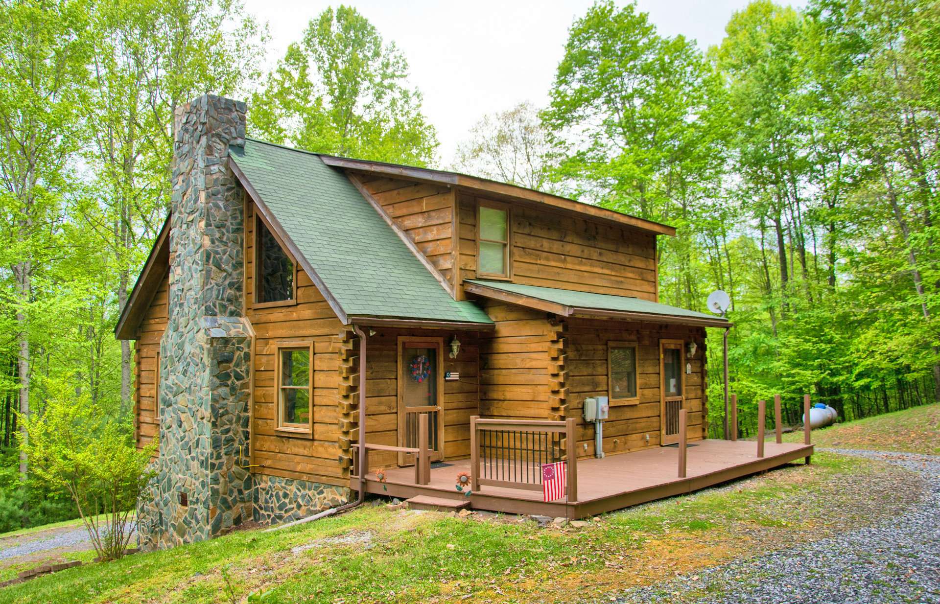 The back deck offers easy access from the graveled drive to the cabin.