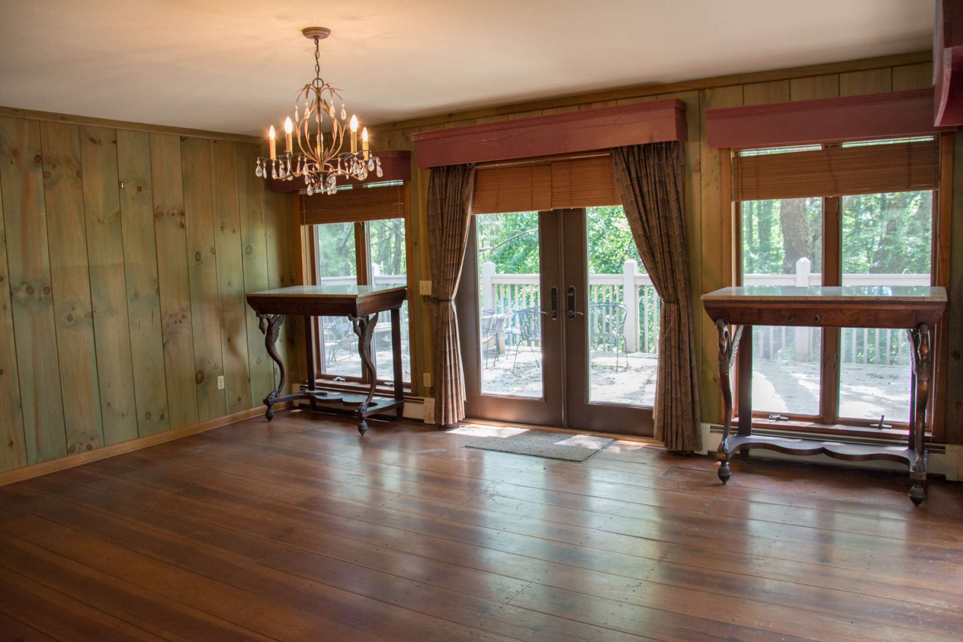 A spacious formal dining area provides a wonderful atmosphere for those special Holiday gatherings.