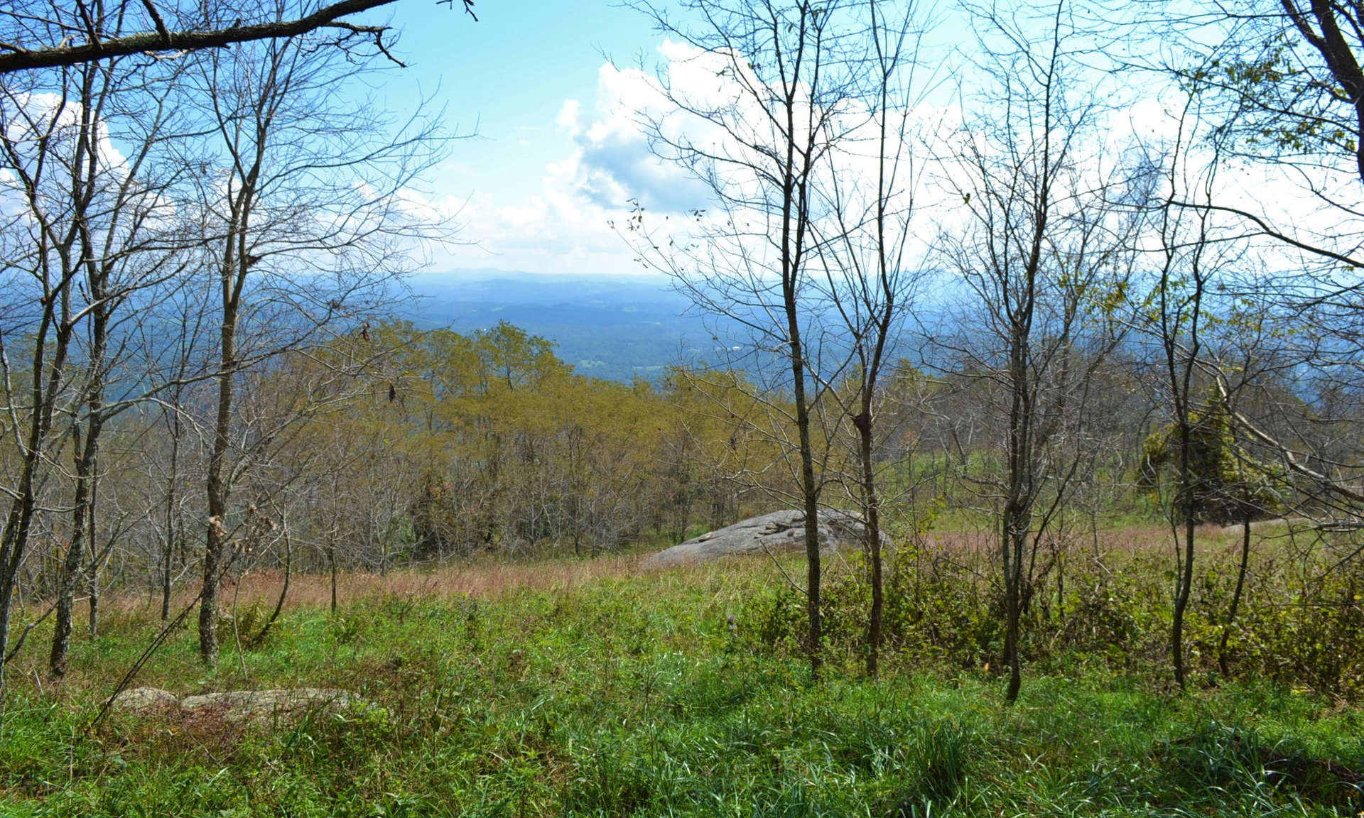 PREMIER PRIVATE MOUNTAIN TRACT IN POINT LOOKOUT MOUNTAIN!  Enjoy panoramic views from most locations on this 5.42 acre tract located in one of Grayson County's exclusive gated communities, Point Lookout Mountain.