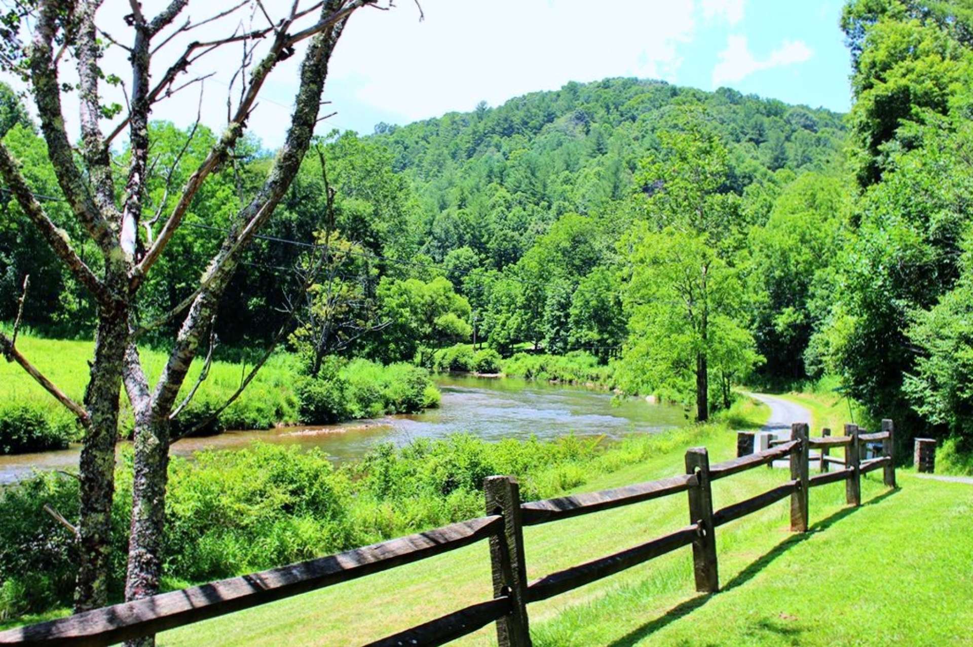 The community is welcoming and with the entrance flanked in split rail fencing. These building sites would make the perfect retreat for your getaway cabin or full time residence.