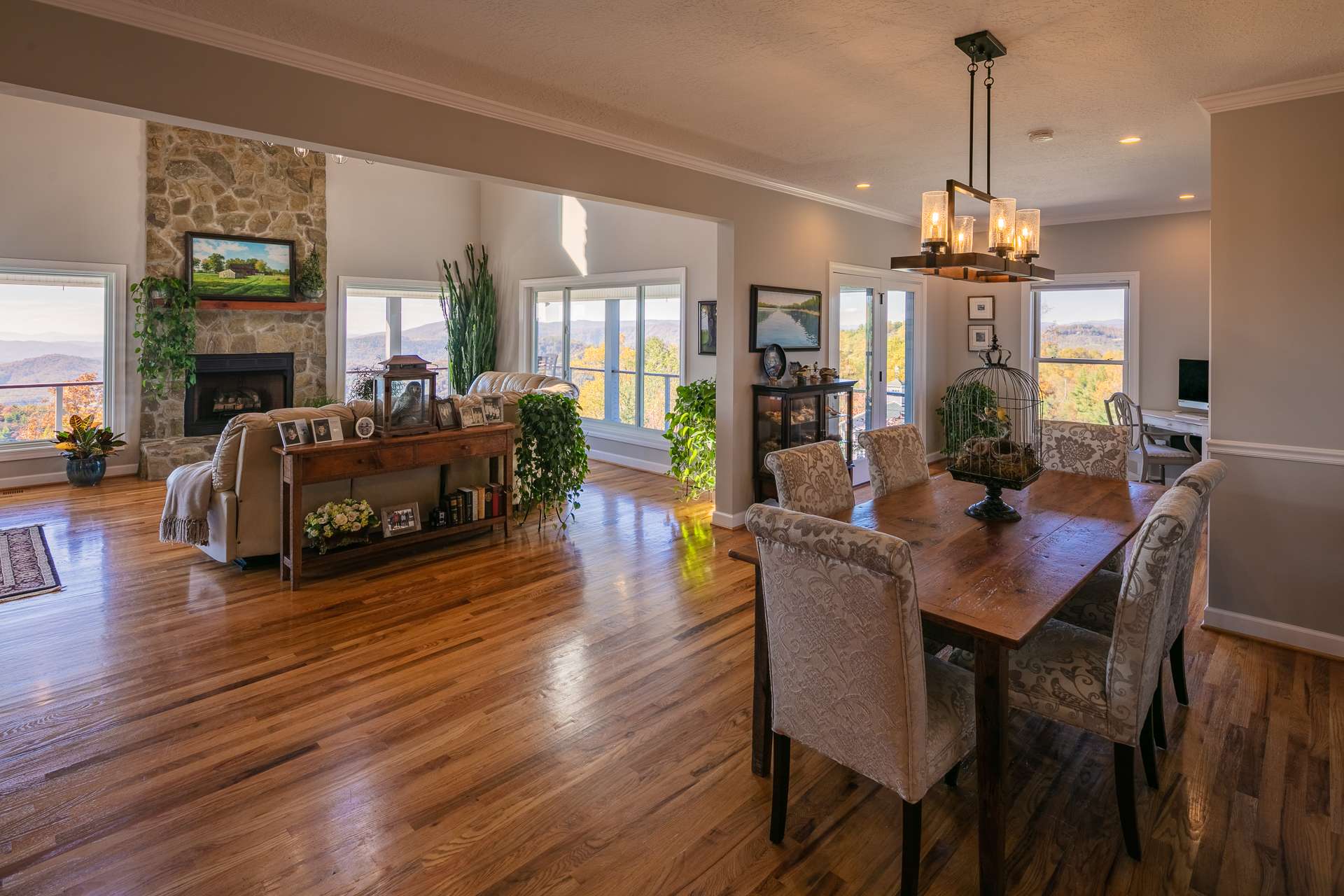 The dining area also takes advantage of the views and outdoor scenery while dining inside.