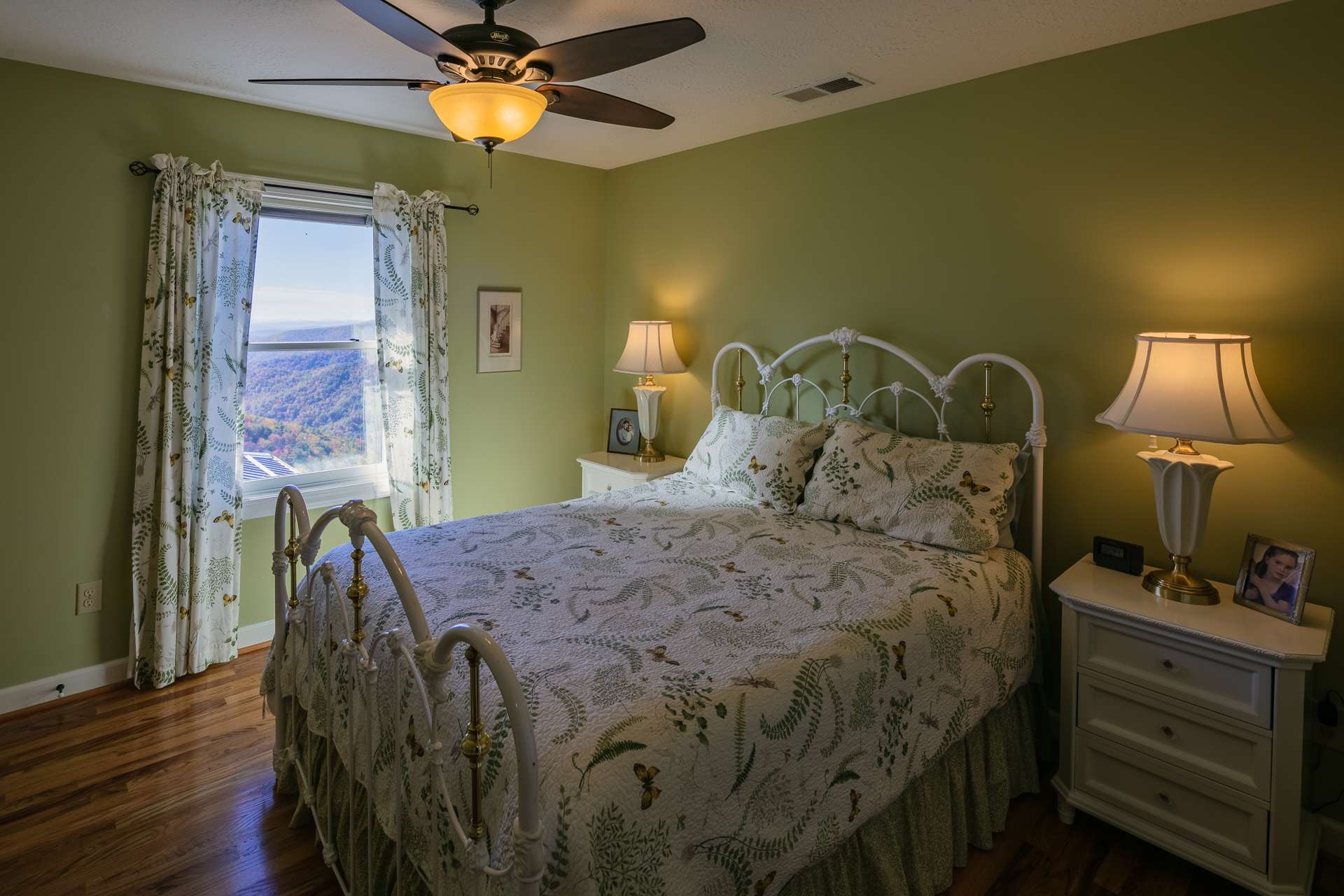 Also located on the upper level are two guest bedrooms and a full bath.