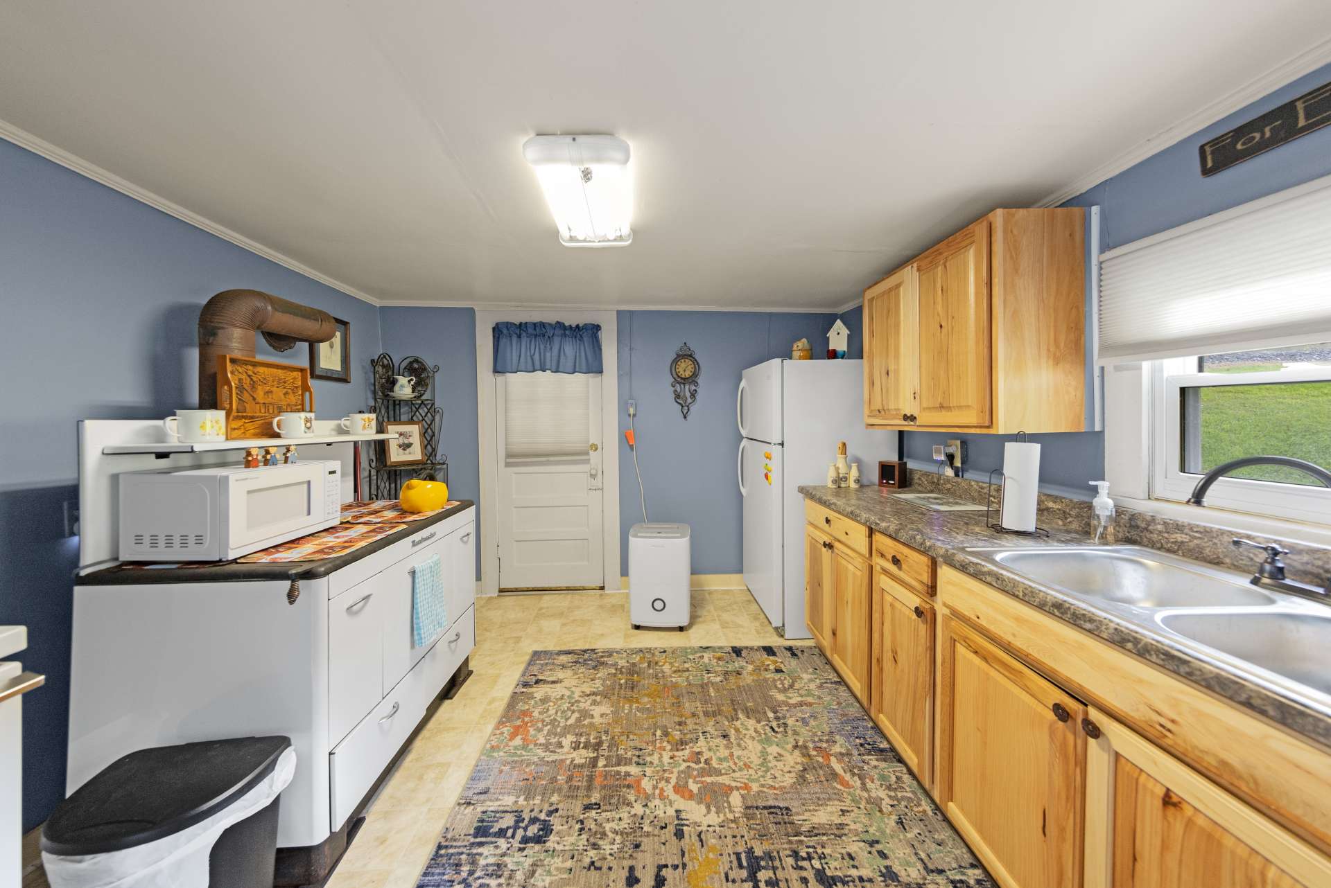 Guest Cottage Kitchen