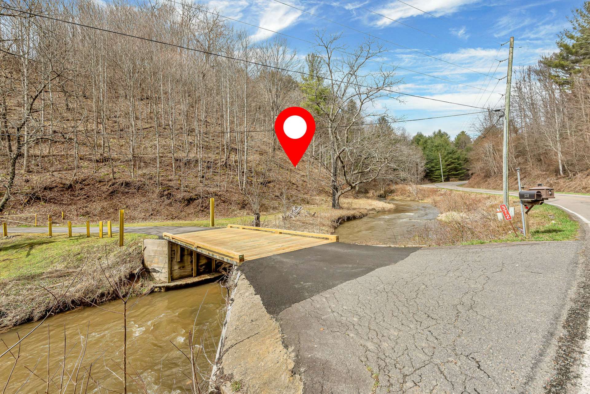 Creekside property on the stocked trout stream of Horse Creek as you drive in.
