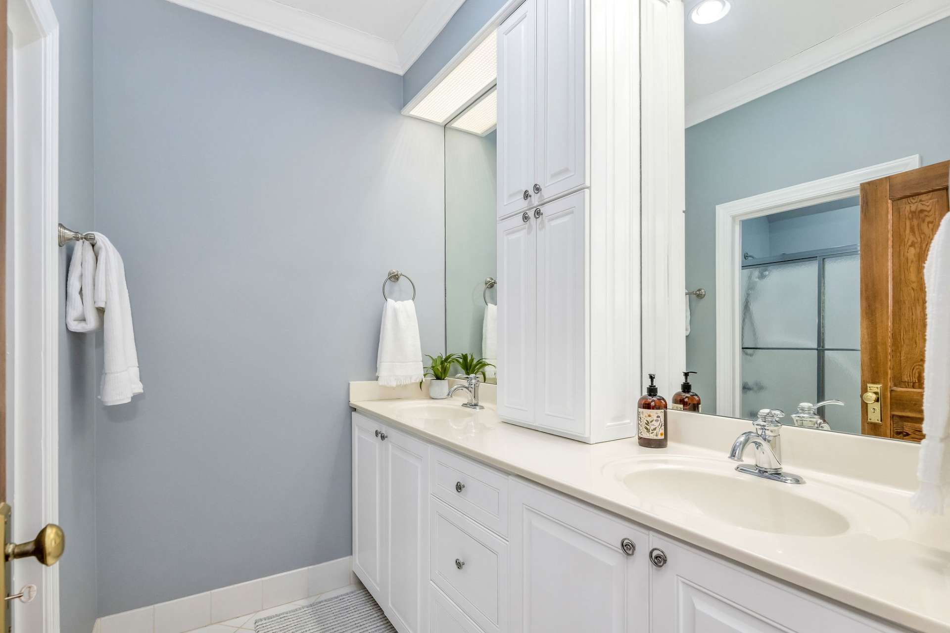 The second upper-level bath features double sinks.