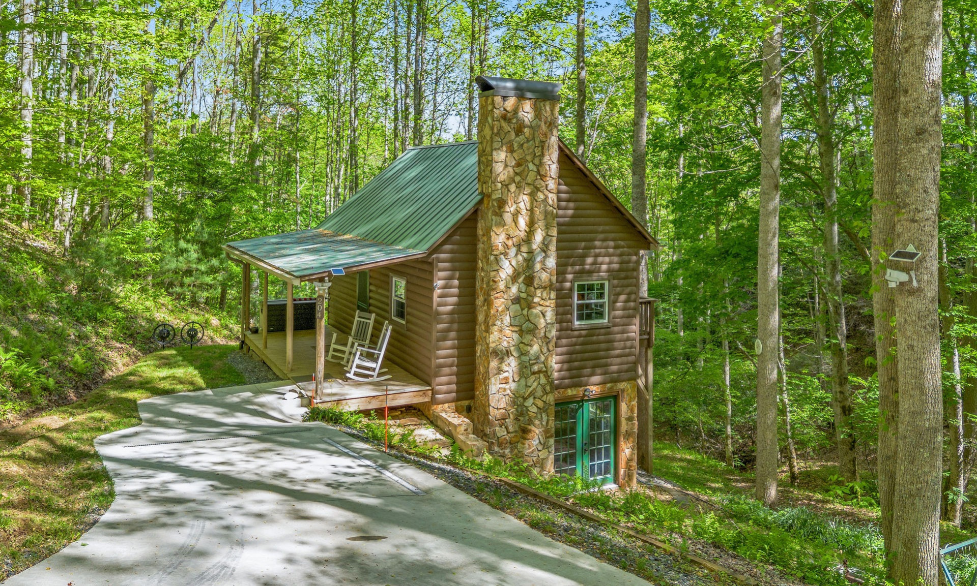 Private NC Mountain Riverfront Cabin