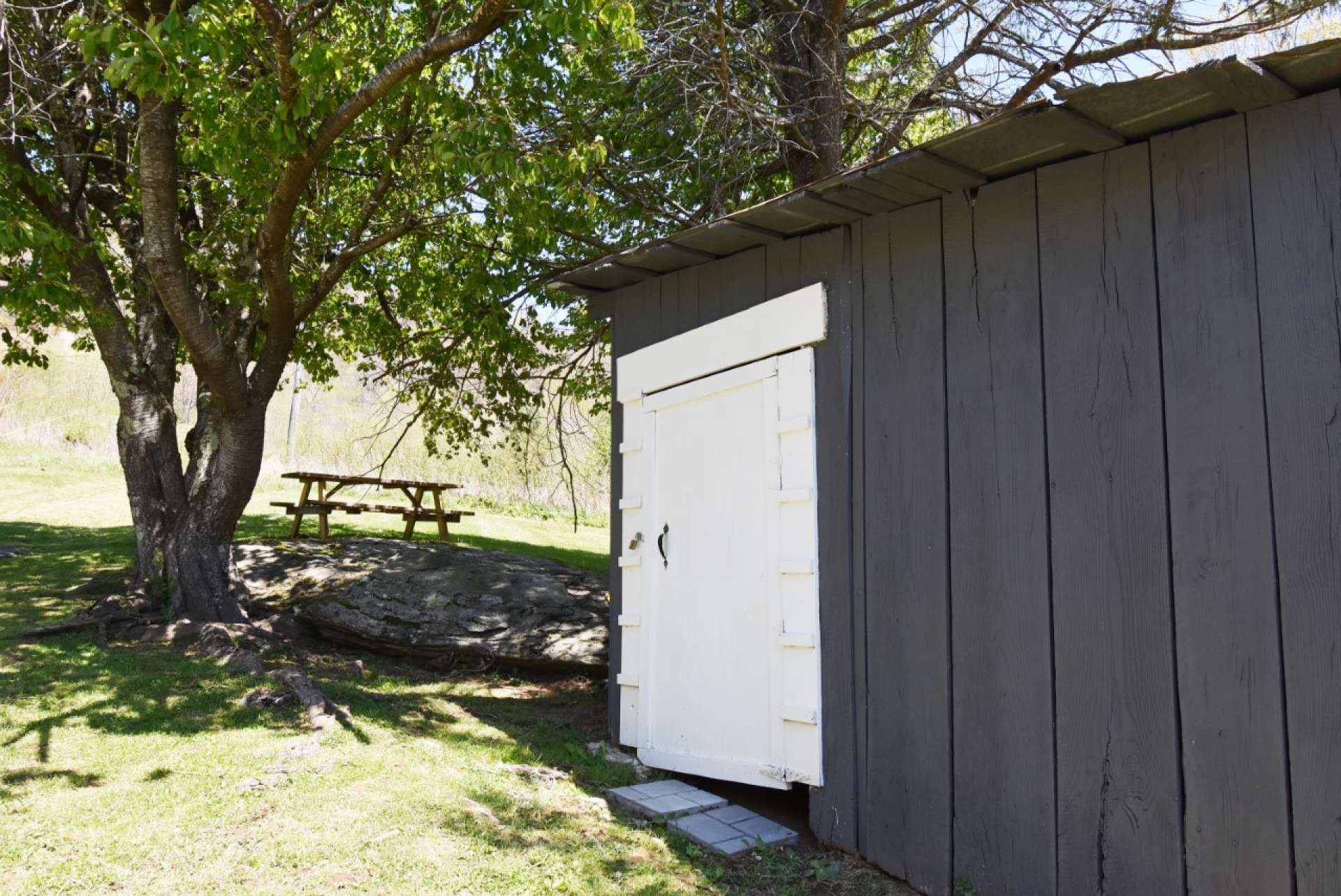 There is plenty of lawn space for gardening and play, and a nice outbuilding to store your lawn and garden equipment.