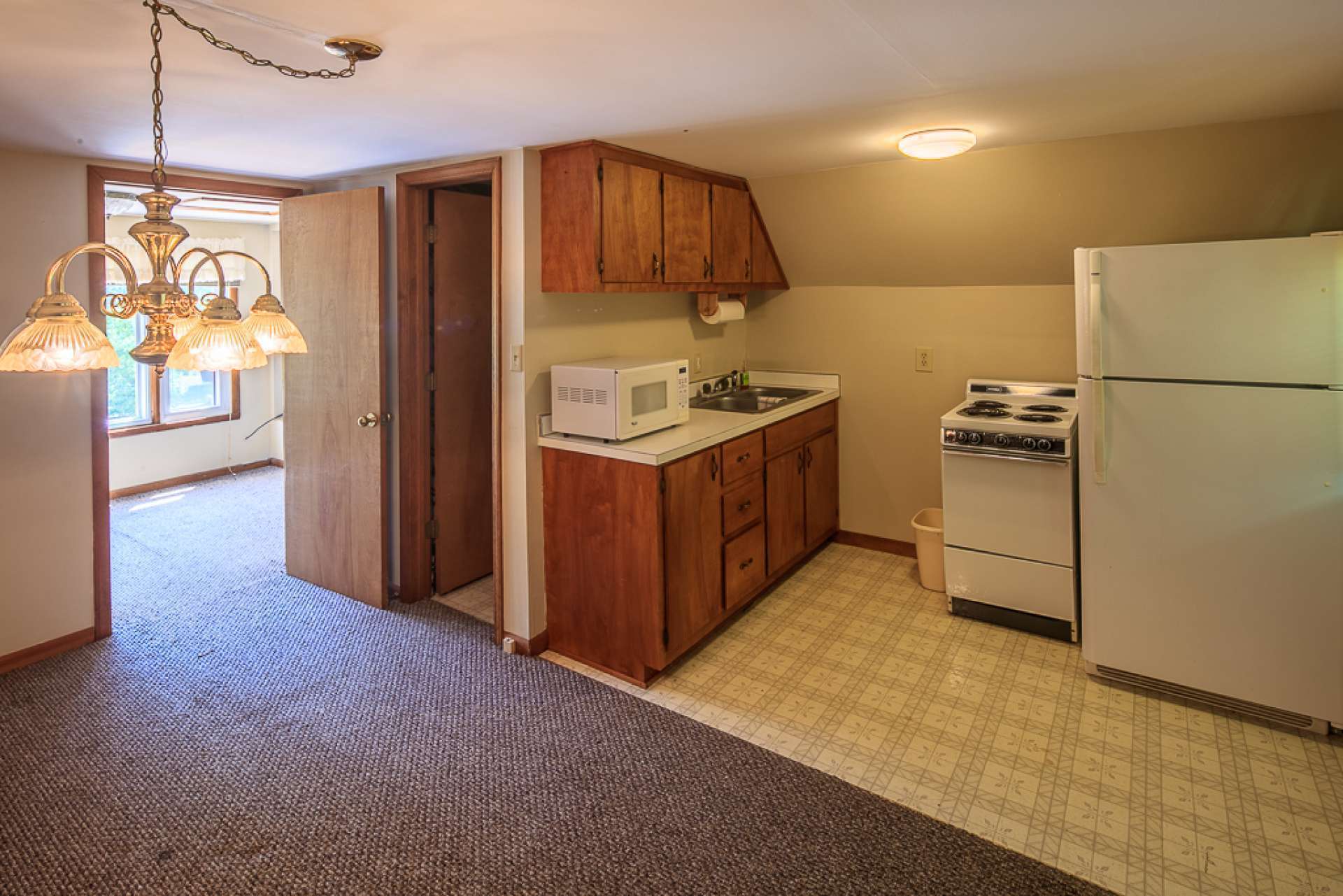 Complete with its own kitchenette, full bath, bedroom and small porch, this little home is just right for overnight guests.