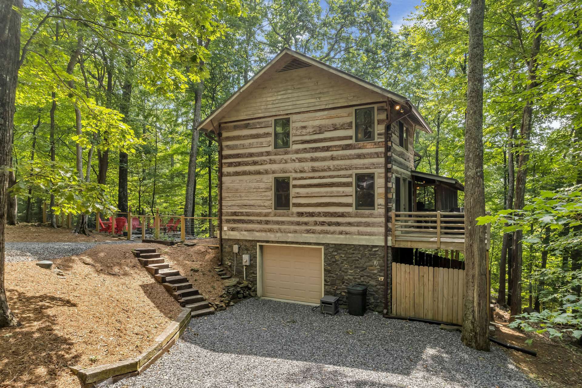 You'll appreciate the one car garage on frosty mornings in the mountains!