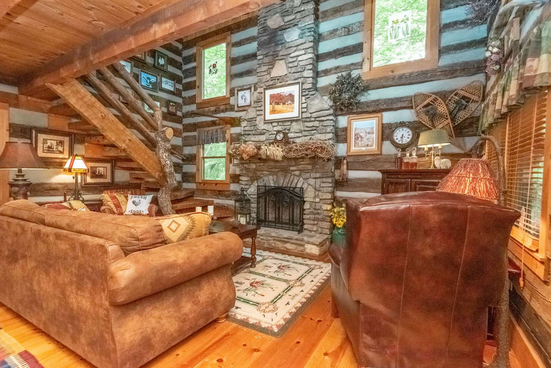 The glow and wood smell from your two story fireplace will set the mountain mood on those cool fall, winter, and spring evenings.