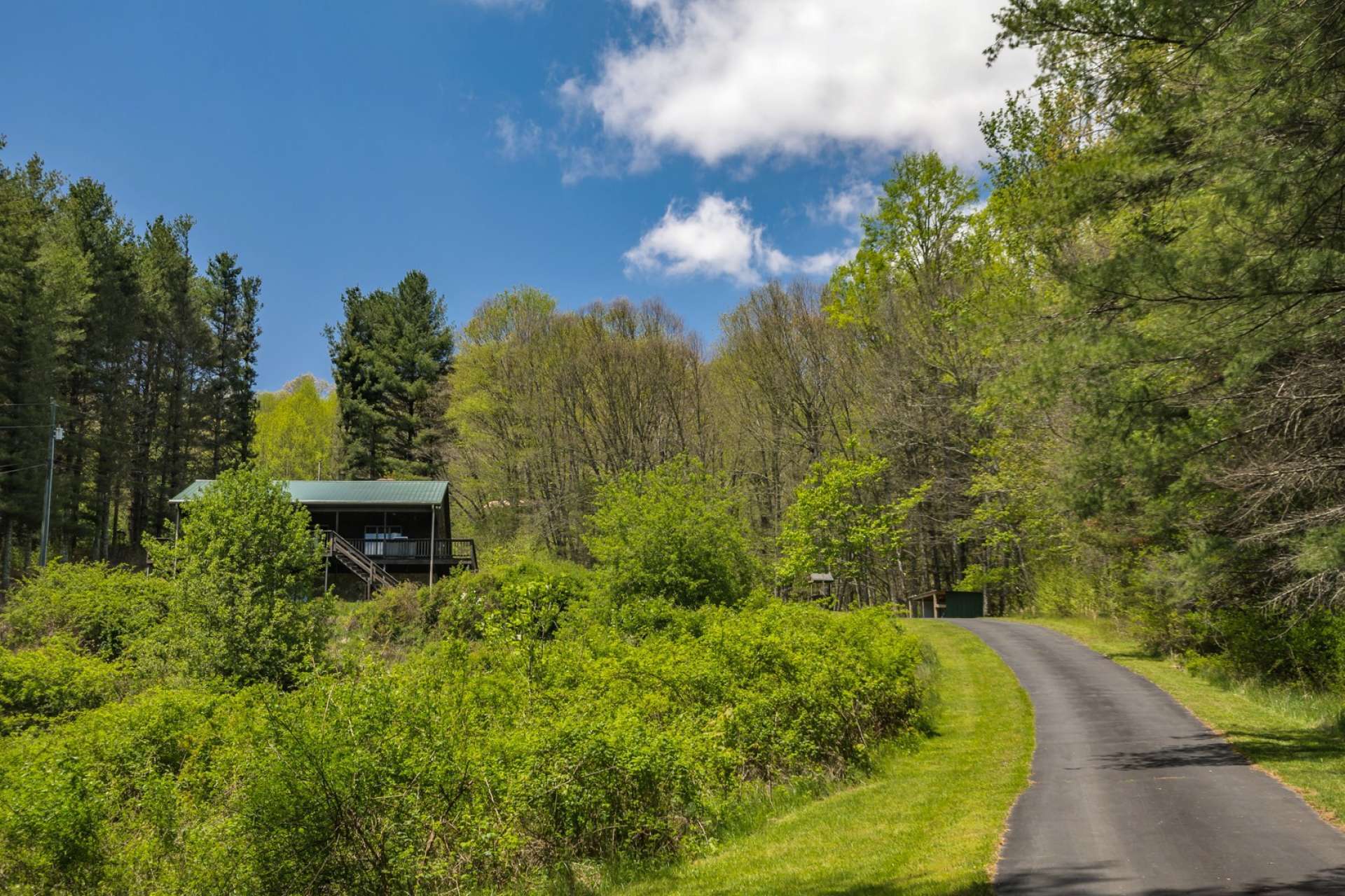 You will enjoy the country seclusion, yet just a short drive  into town and close to the New River.
