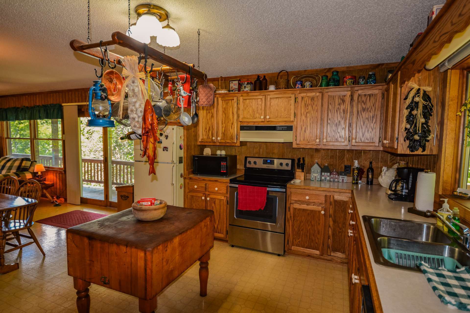 Easily accessible from the living area, the spacious kitchen area offers plenty of work and storage space.
