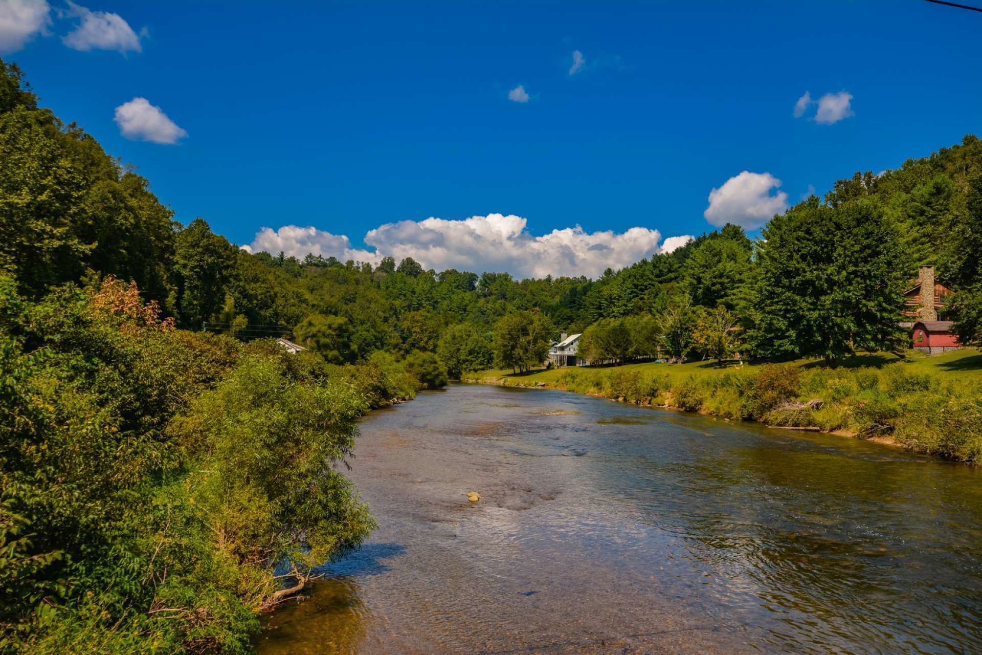 Bent River Estates is a well established community, in the Lansing area of Ashe County, offering common river access