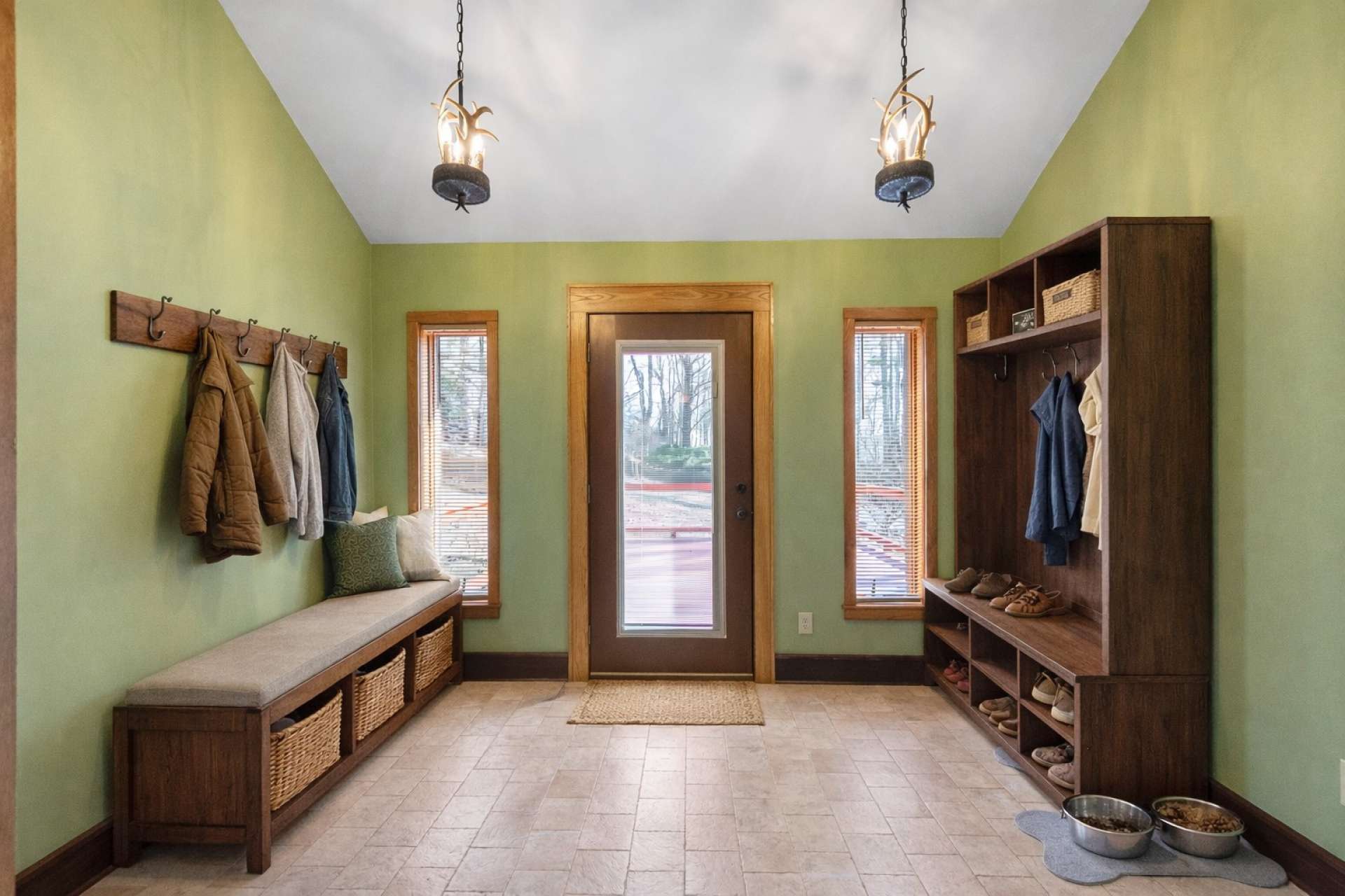 Virtually staged mudroom
