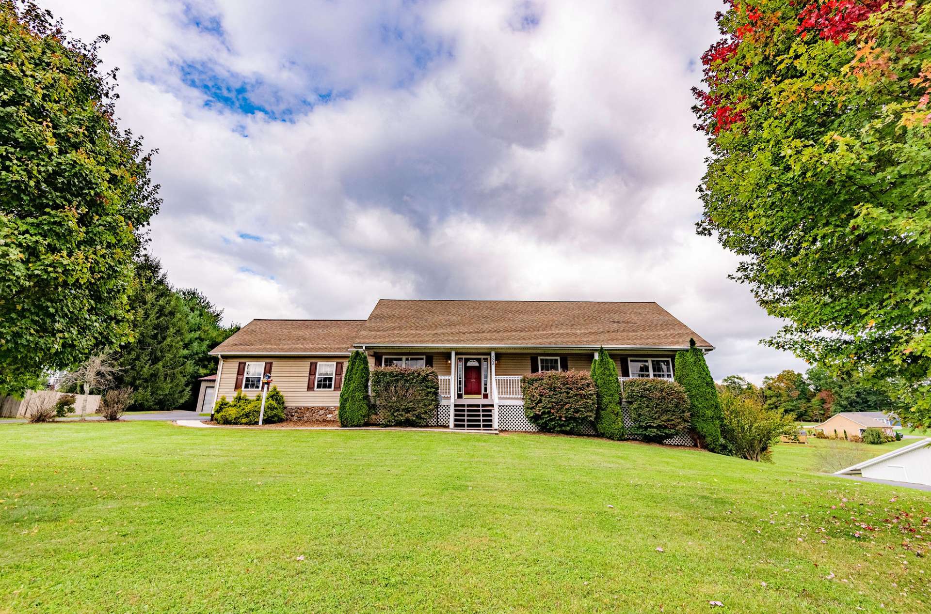 This home is located in Big Flatts Acres, a well established community in the Fleetwood area of Ashe County.