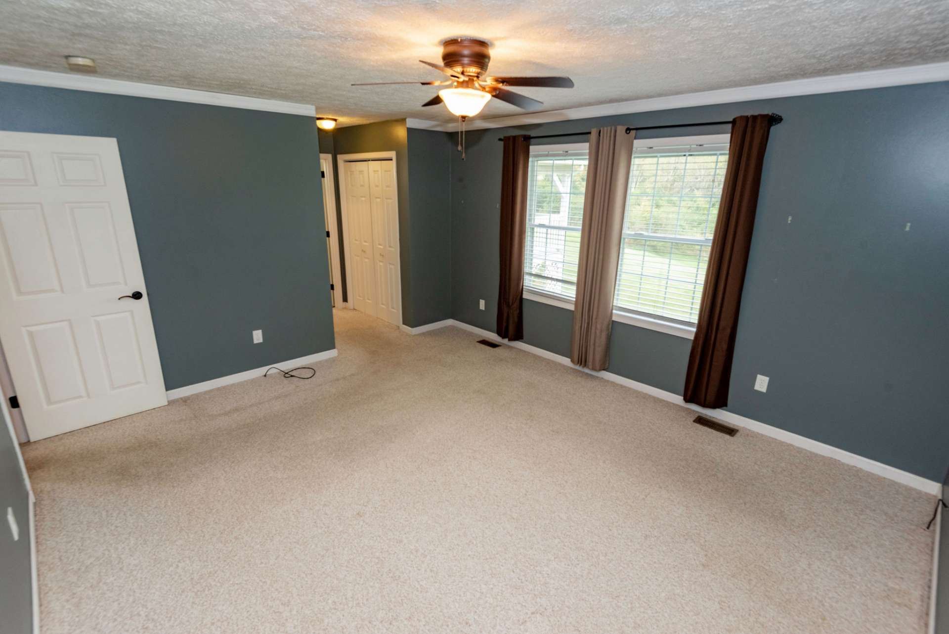 You will fall in love with this master suite with large walk-in closet and private bath!