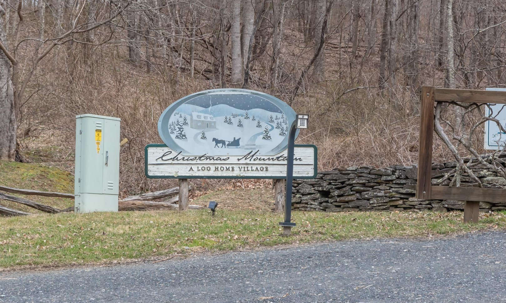 Southern Ashe County NC homesite located in Christmas Tree Mountain, a beautiful log home community in Fleetwood with easy access just off Highway 221 to Mulatto Mountain Road.