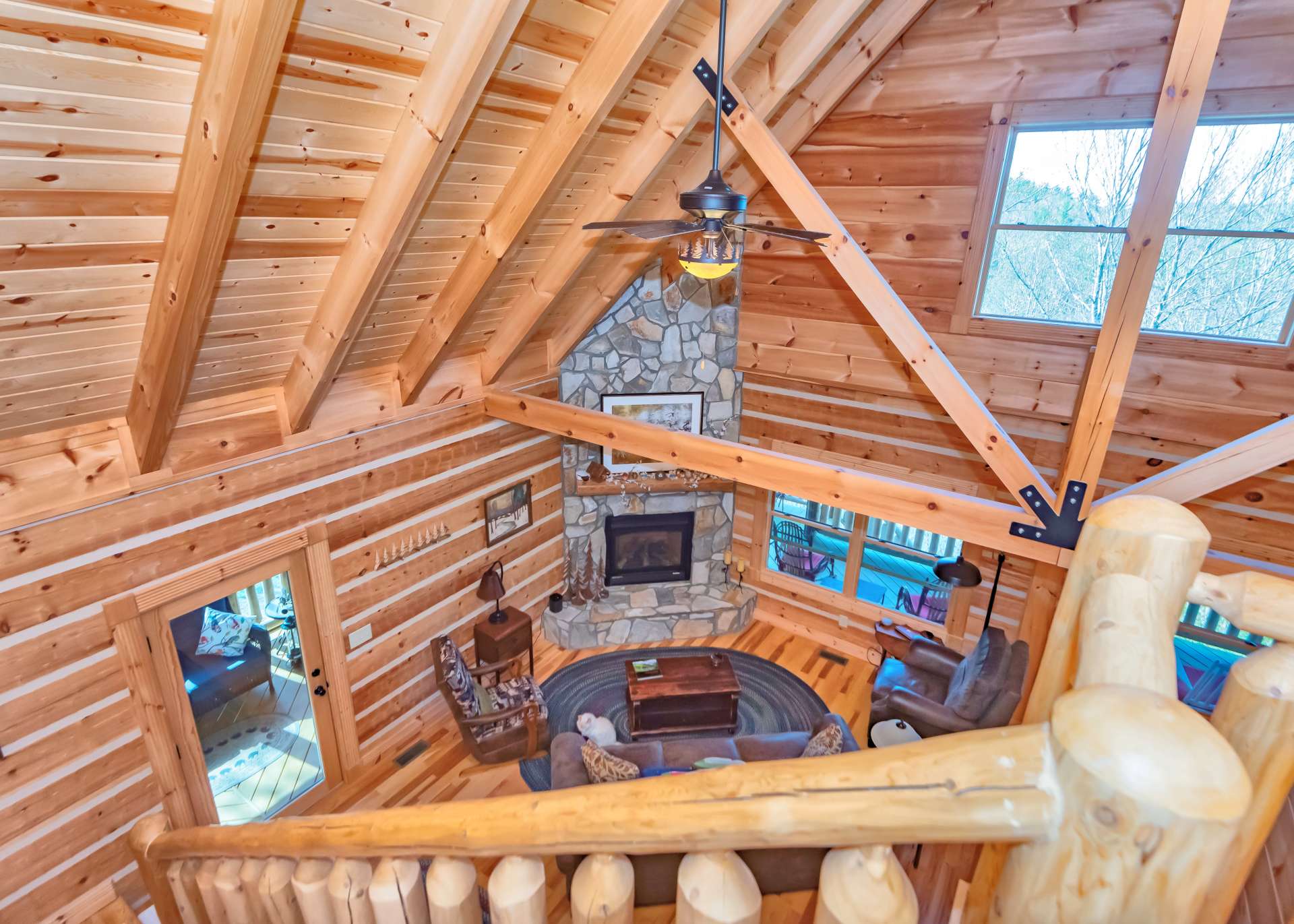 From the loft you will enjoy the majesty of the vaulted ceiling and exposed beams.