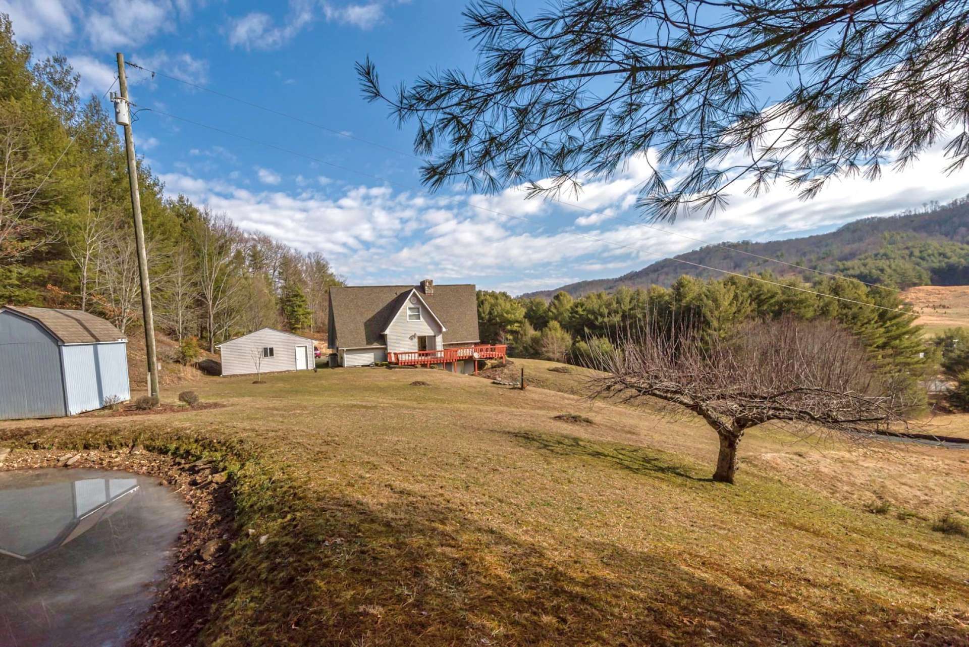 This picturesque setting is convenient to Boone, Blowing Rock, West Jefferson, and many destinations of the NC Mountain High Country.