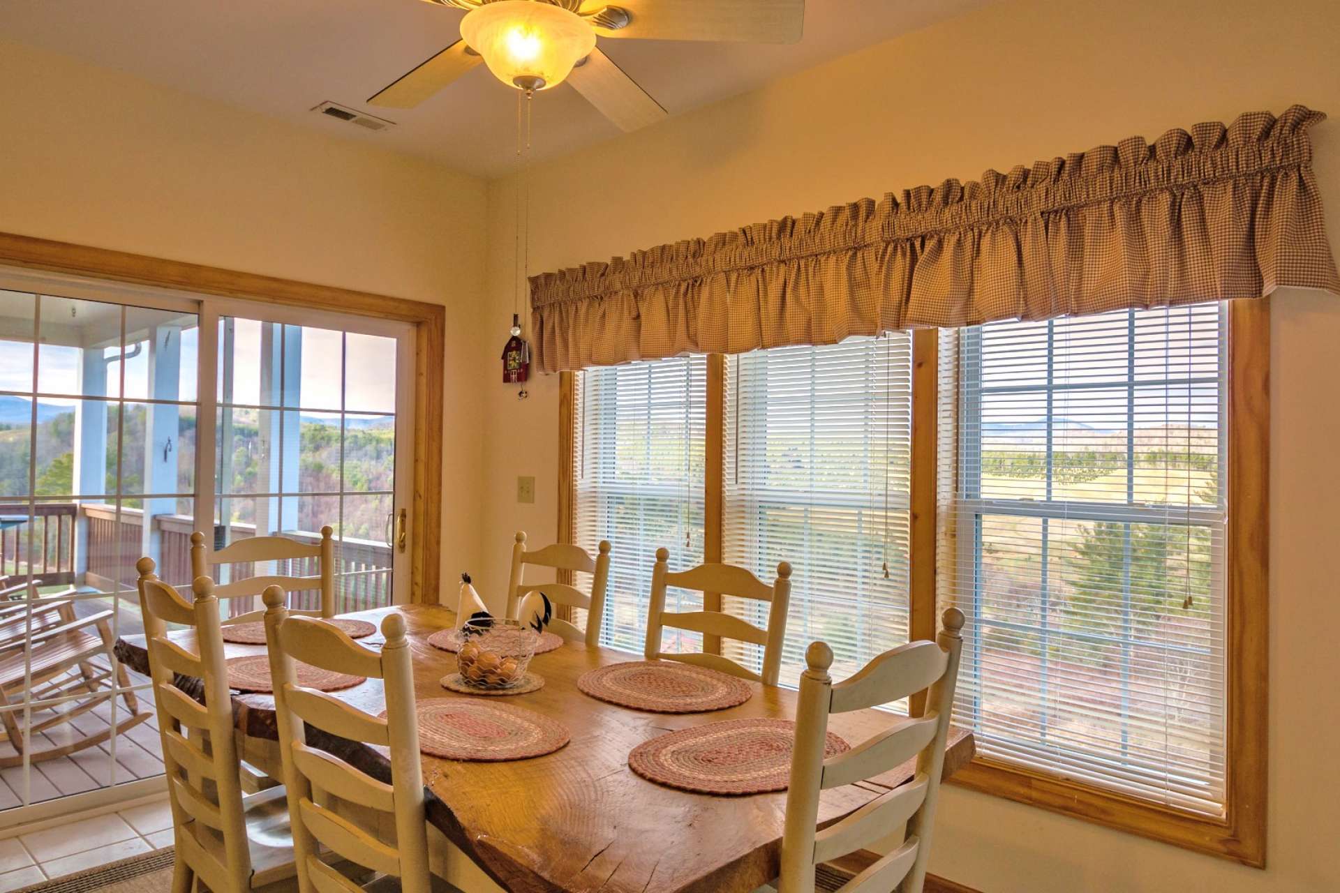 The dining area also allows you to enjoy the outdoor scenery when dining inside.
