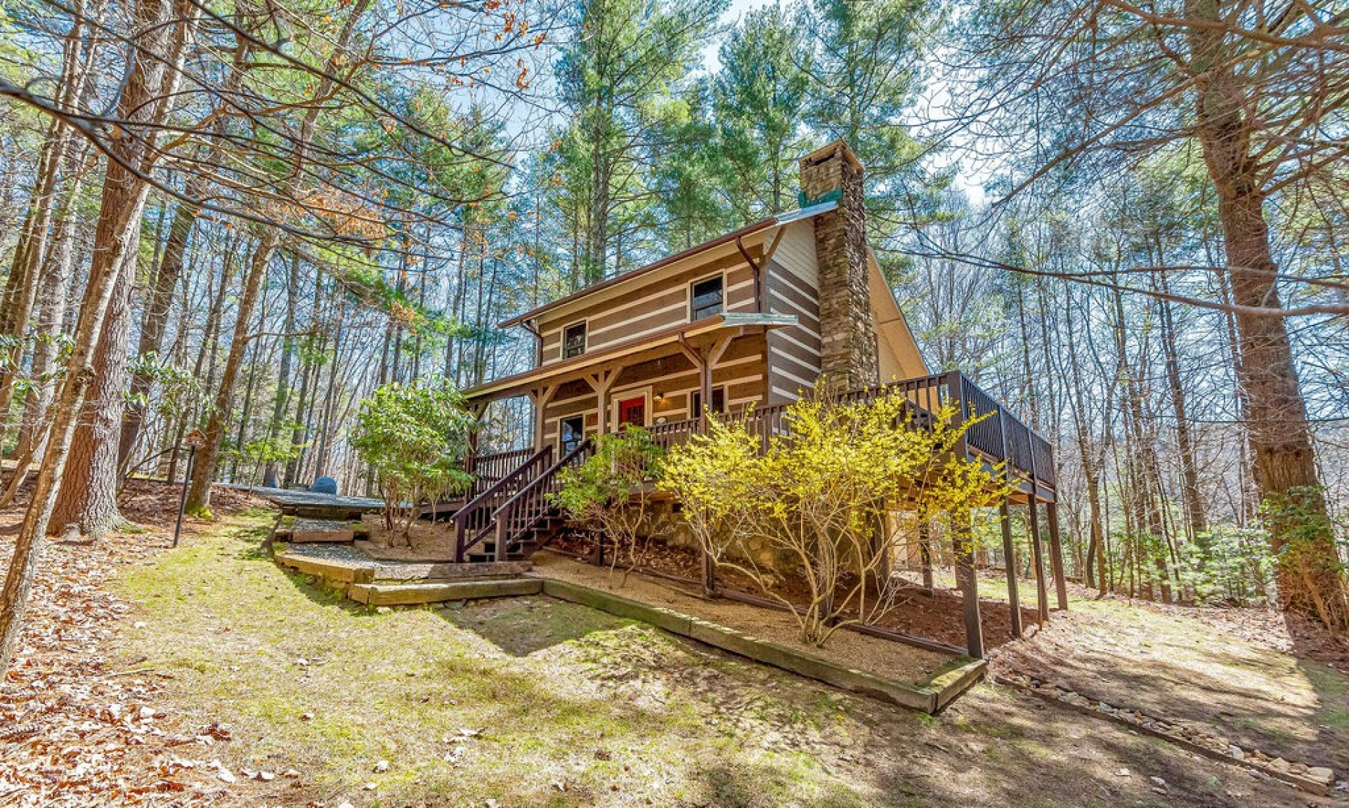 Southern Ashe County cabin in the community of Pine Knoll with convenient access to Hwy 221.