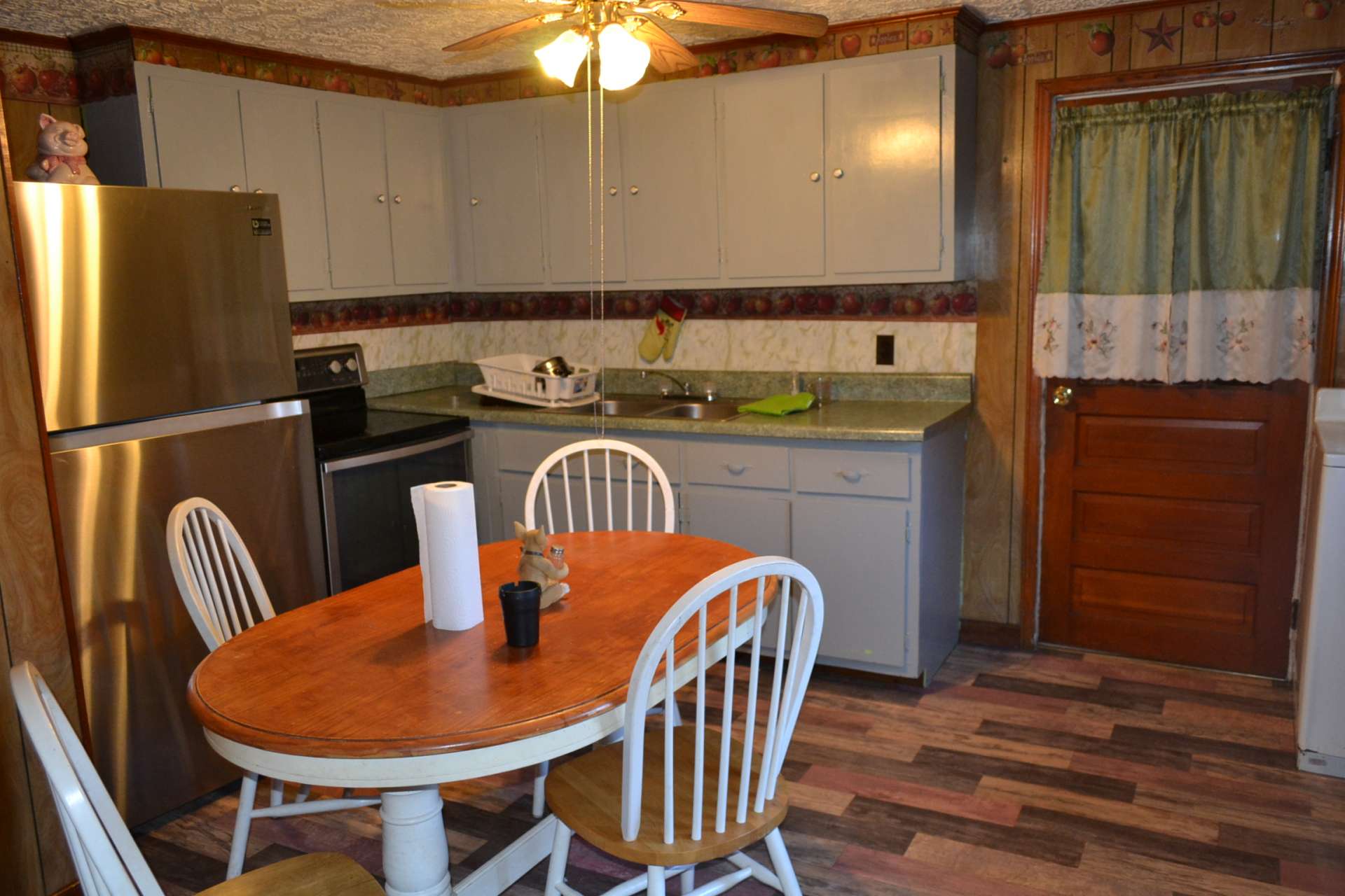 The farmhouse-style eat-in kitchen provides a warm and inviting atmosphere.