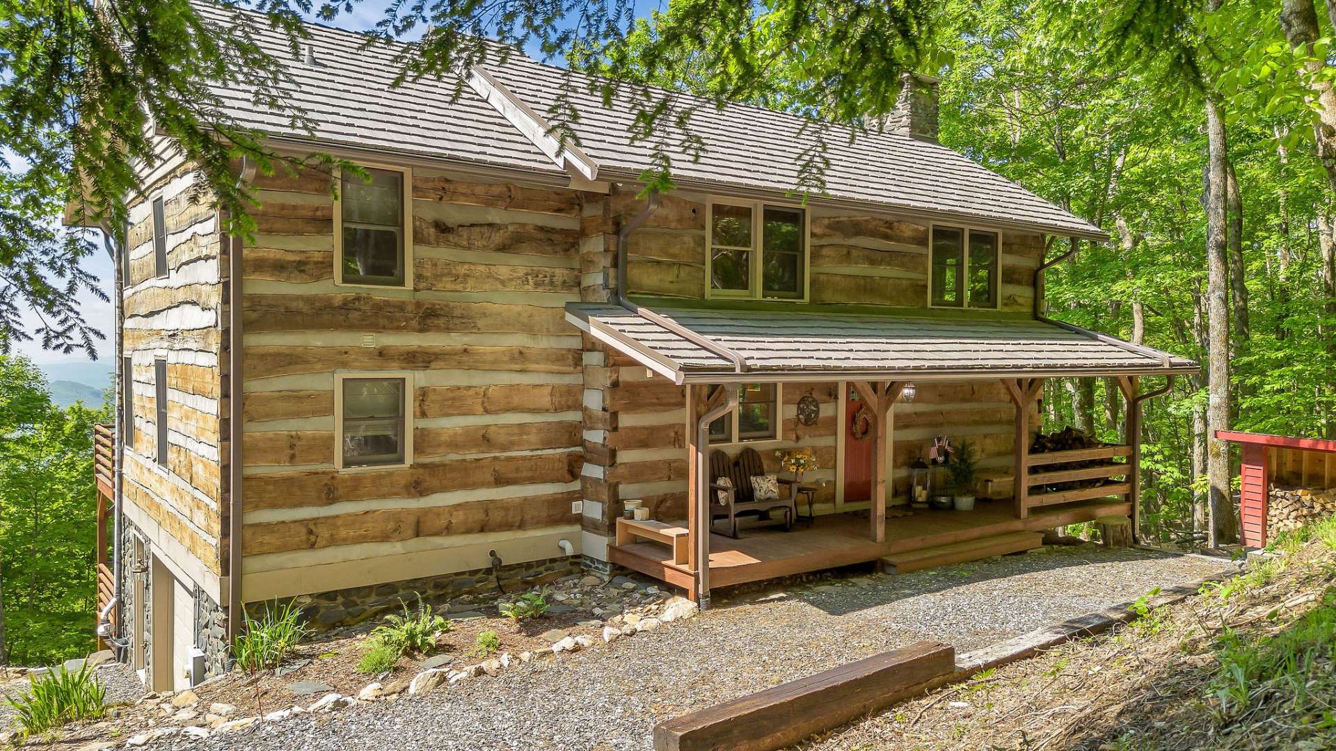 This rustic yet modern home blends contemporary comfort with nostalgic charm.