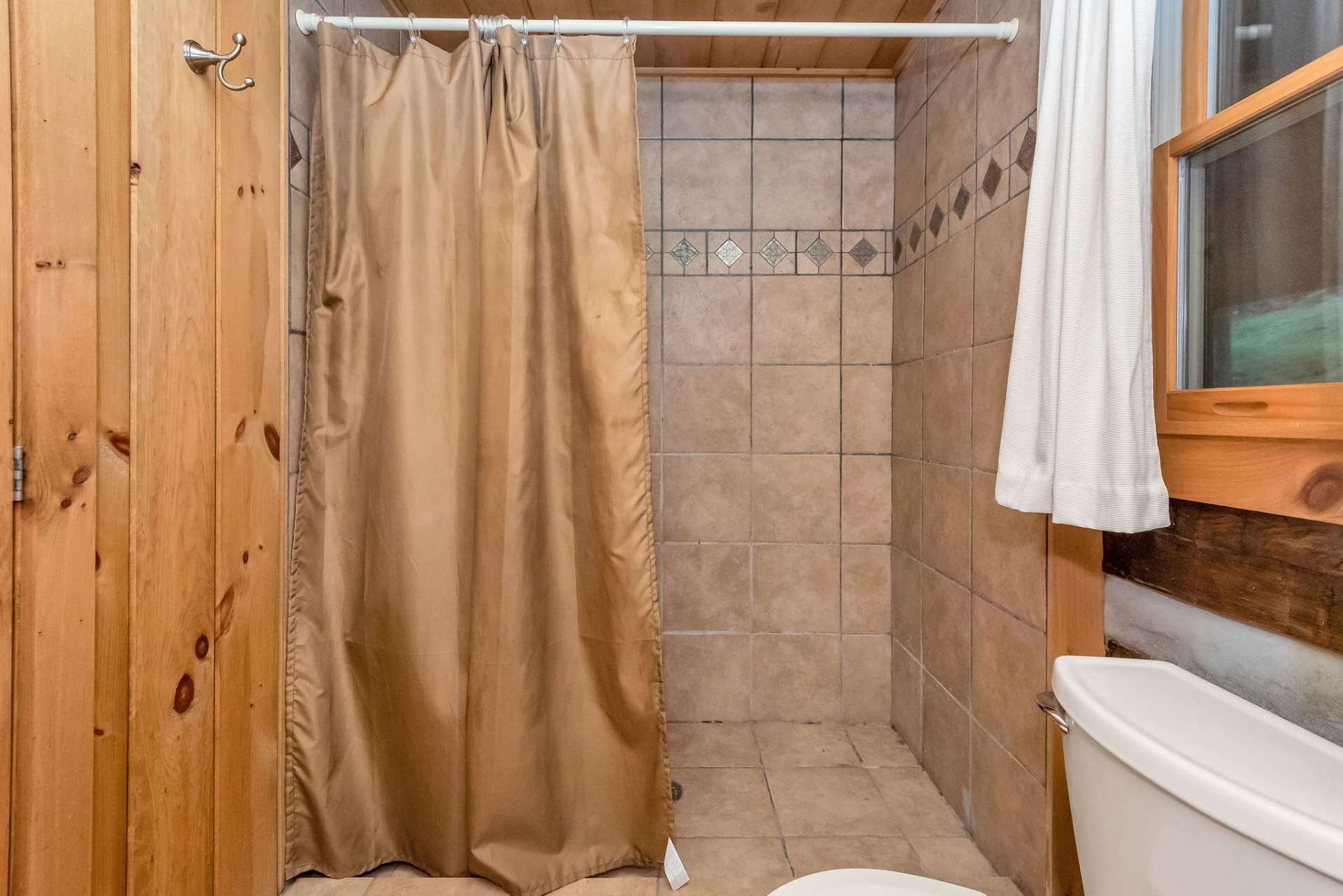 Enjoy an easy step-in tiled shower in your master bath.