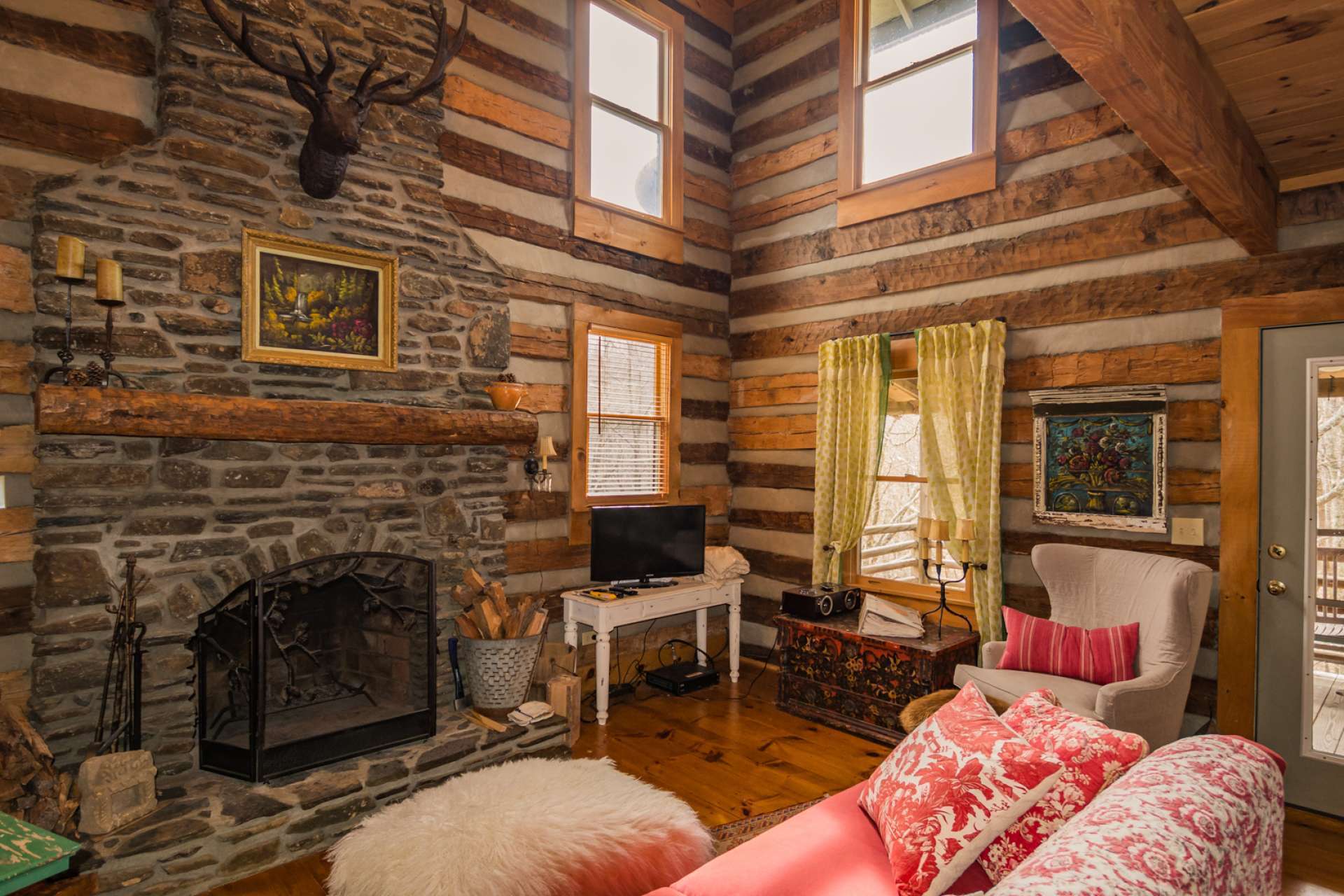 As with all Stonebridge log cabins, the focal point of the great room is the soaring stone wood-burning fireplace, along with wide plank wood floors, vaulted ceiling, and lots of windows for natural light.