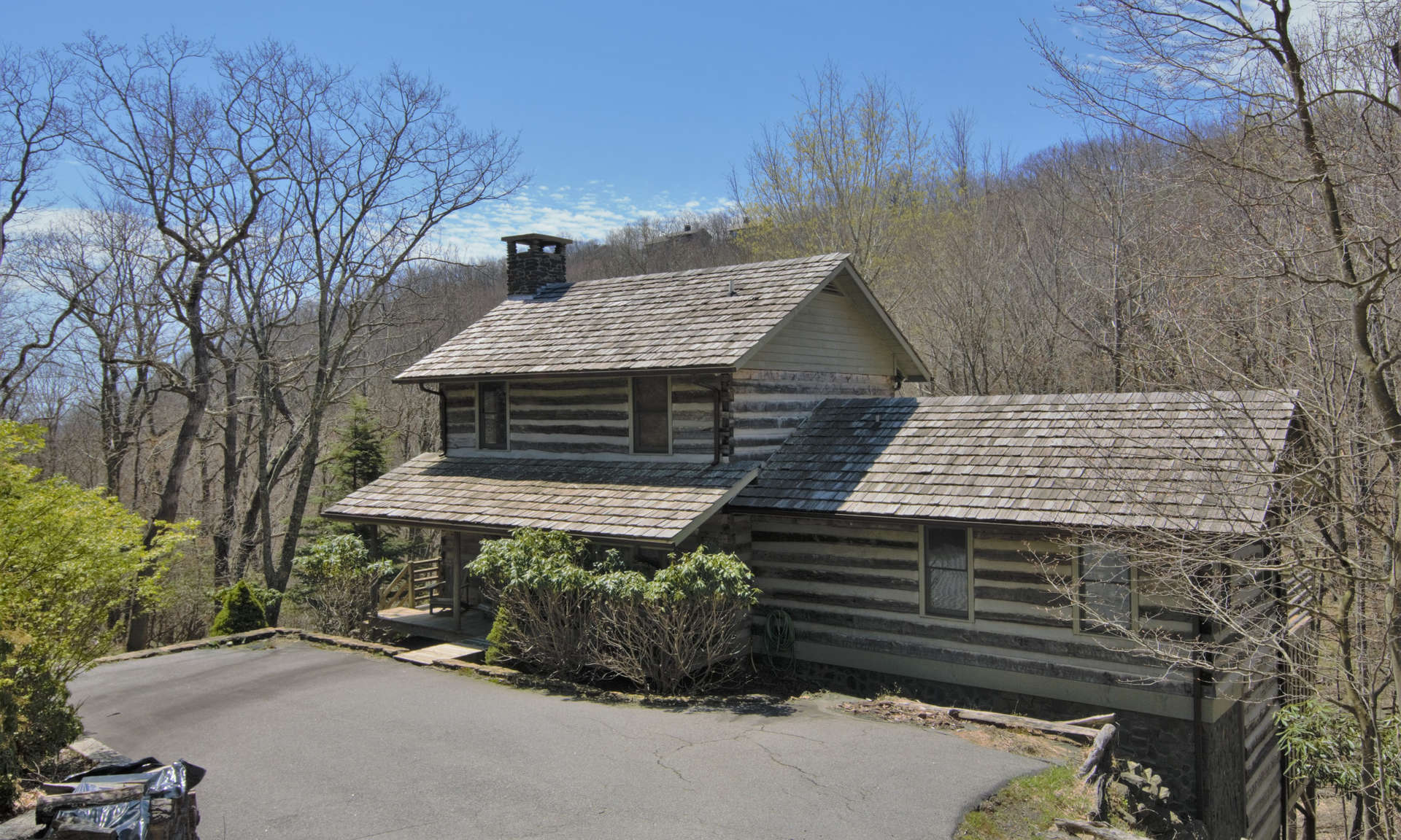 Newly available is this 2-bedroom, plus loft, 3-bath log cabin with a small rushing mountain creek located on Gorge Overlook Road in Stonebridge.