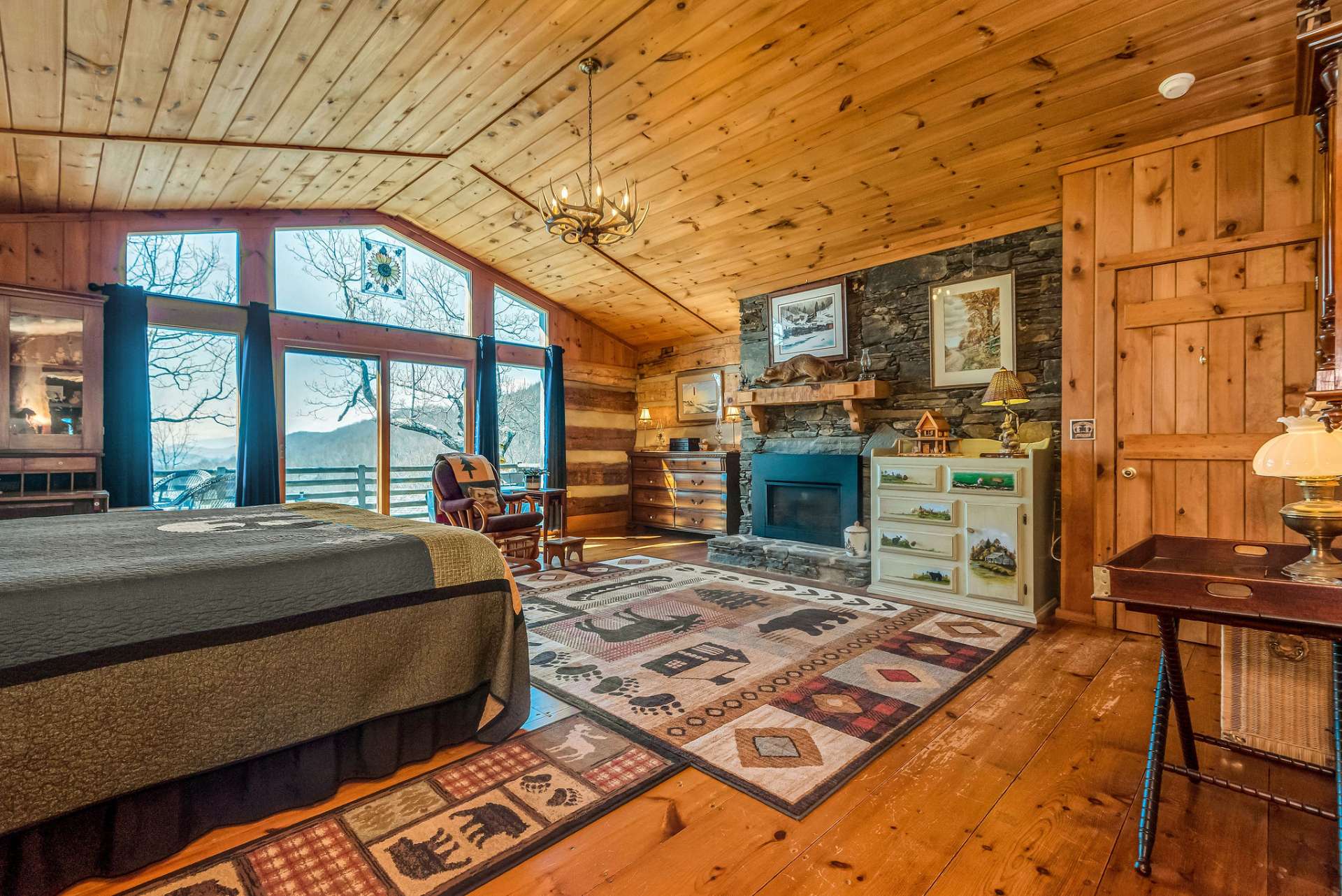 Enjoy the views and star gazing while snuggled up in bed with the gas fireplace glowing.