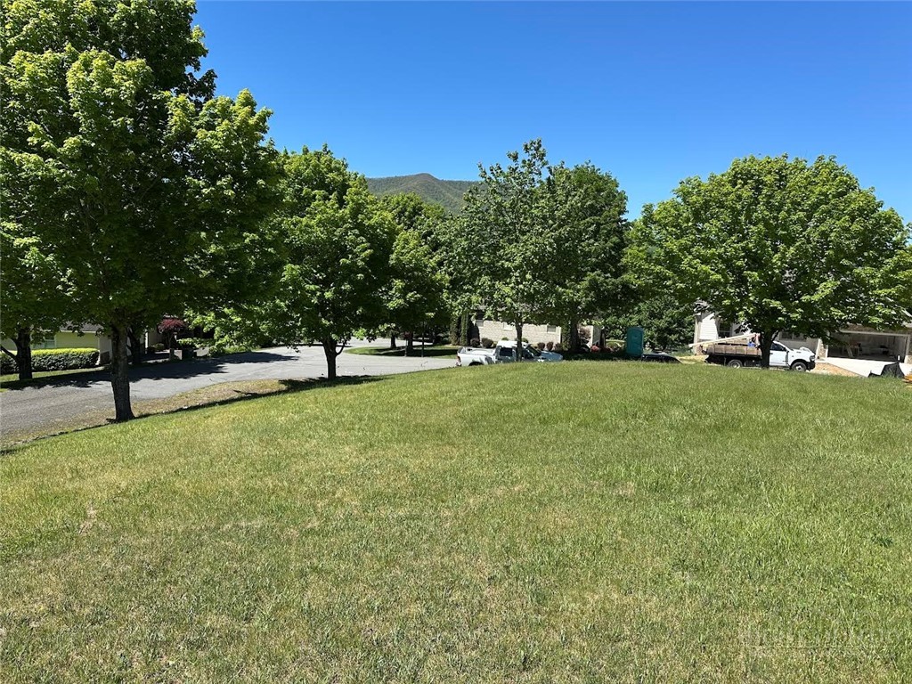 TBD Knoll View Court