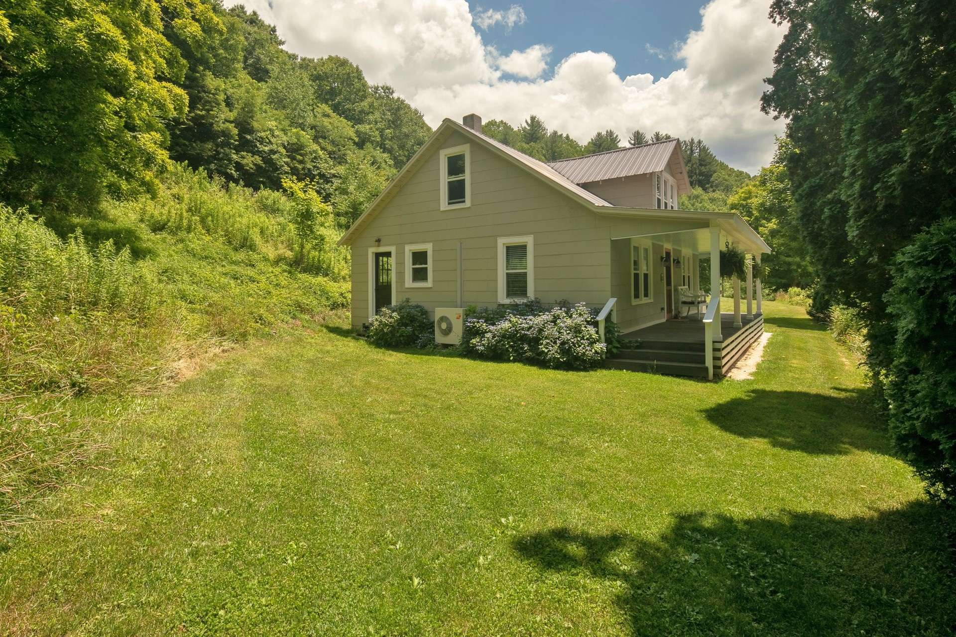Ideal for guests,  extended family, short or long term rental, this cozy farmhouse is located within walking distance of main house.
