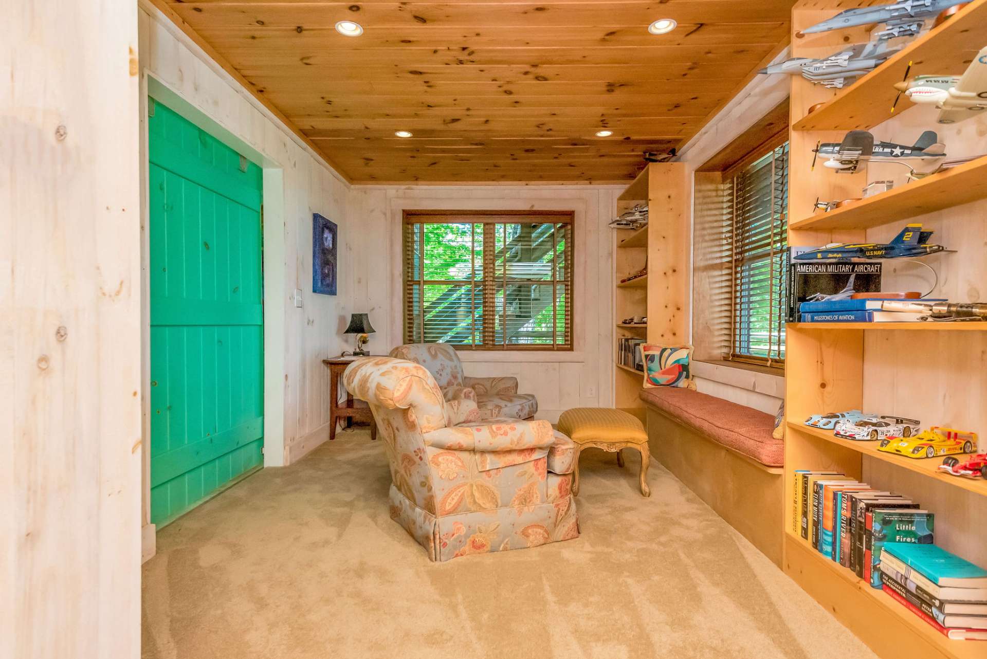 Lower level sitting area provides access to one of the storage areas, the lower level deck on the view side, as well as steps leading up to the covered porch.