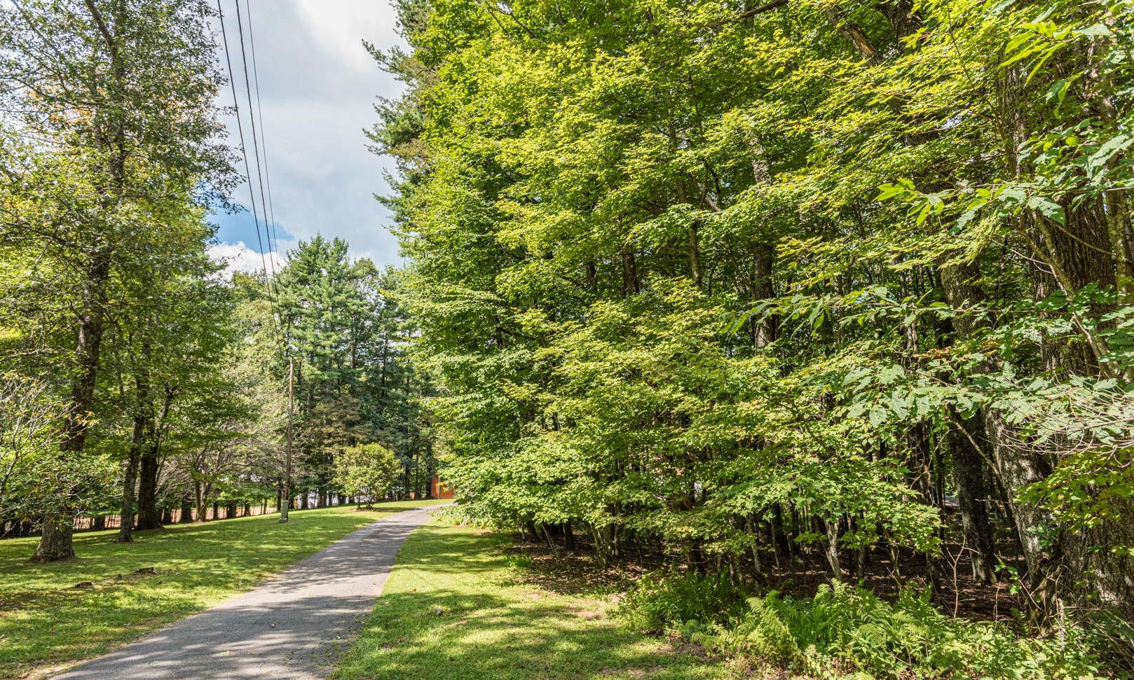 Unrestricted NC Mountain building site just off the Blue Ridge Parkway!