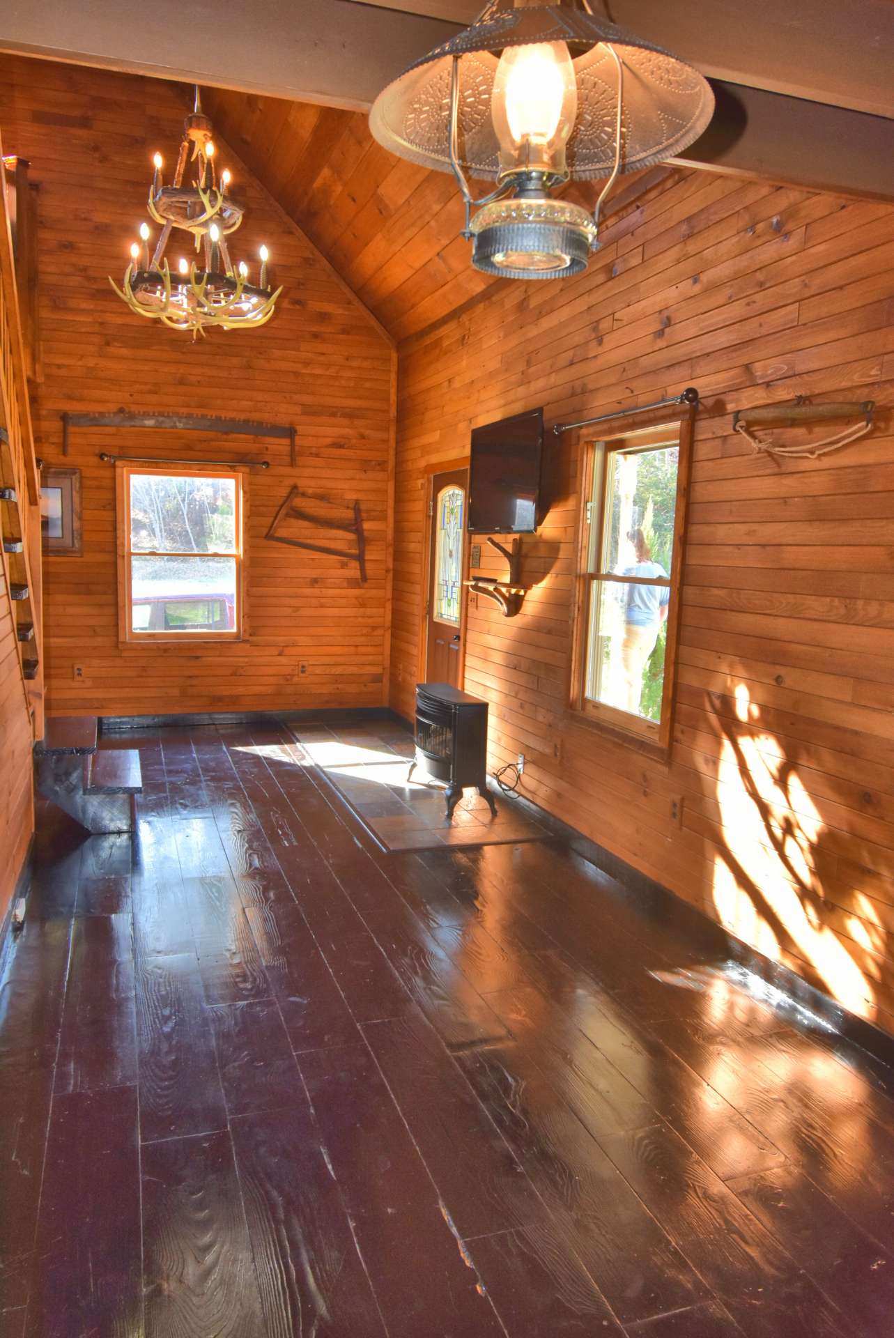 A gas log stove fills this cabin with warmth and ambiance on cool winter evenings.